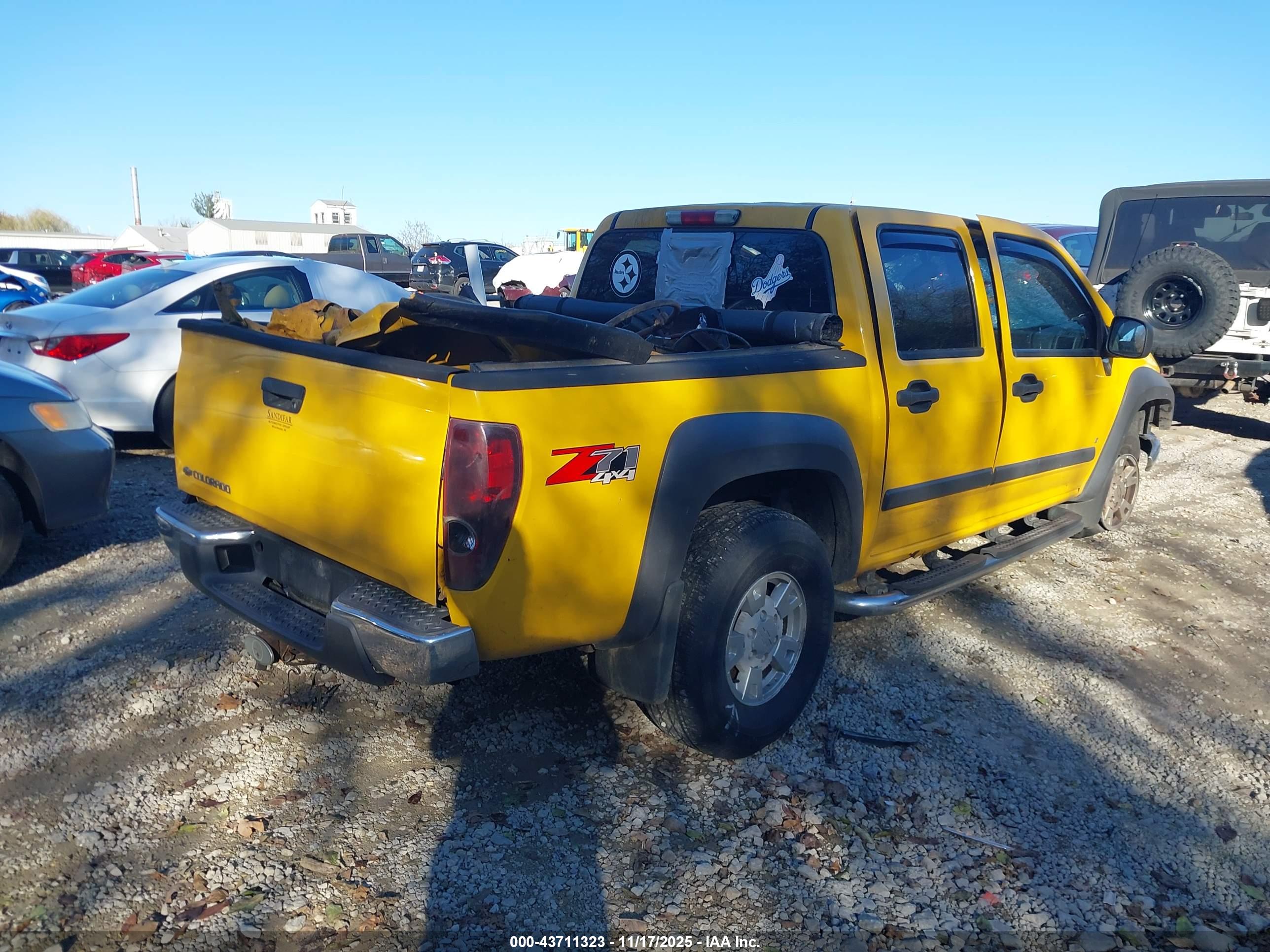 CHEVROLET COLORADO image 4
