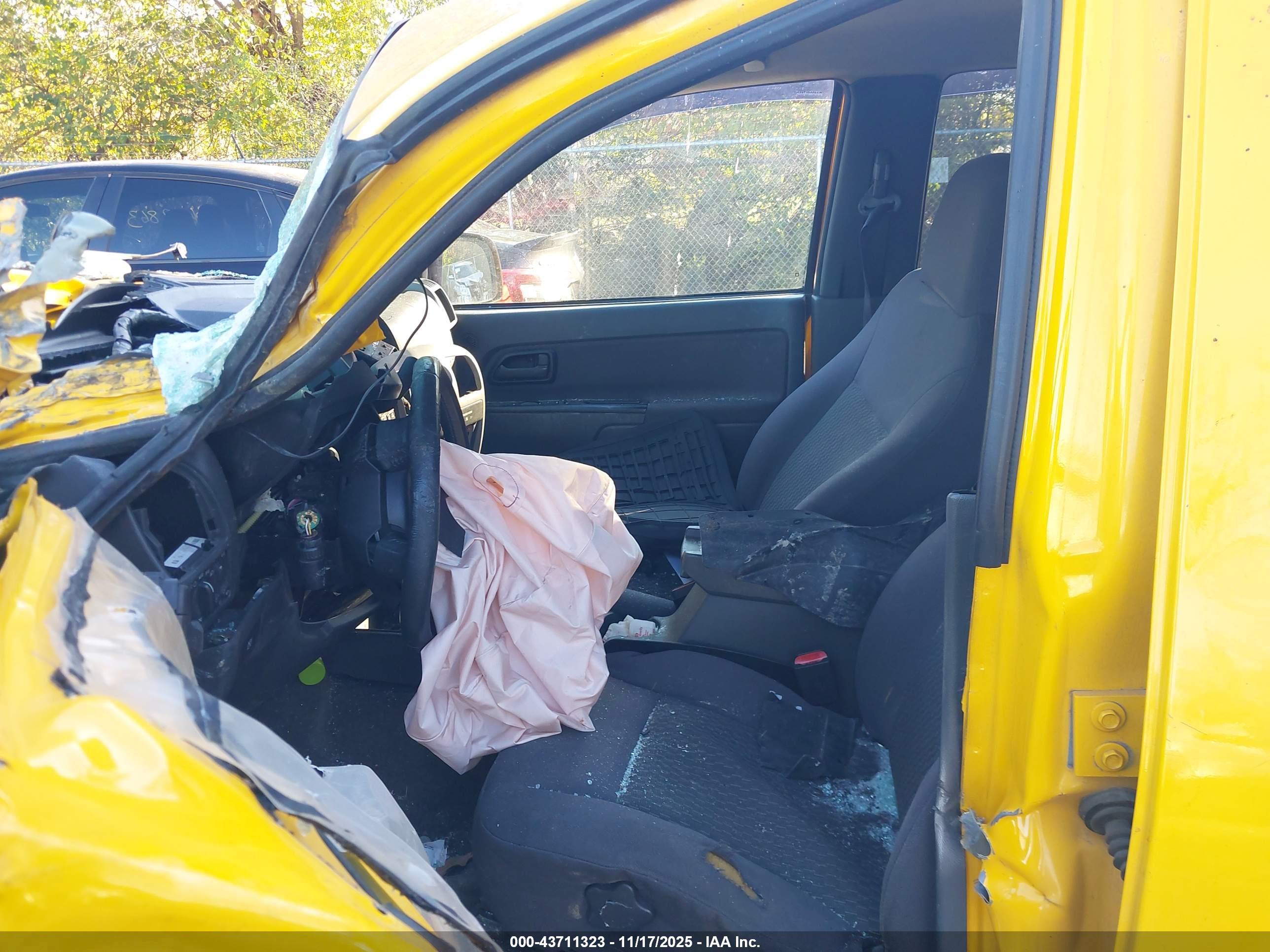 CHEVROLET COLORADO image 5