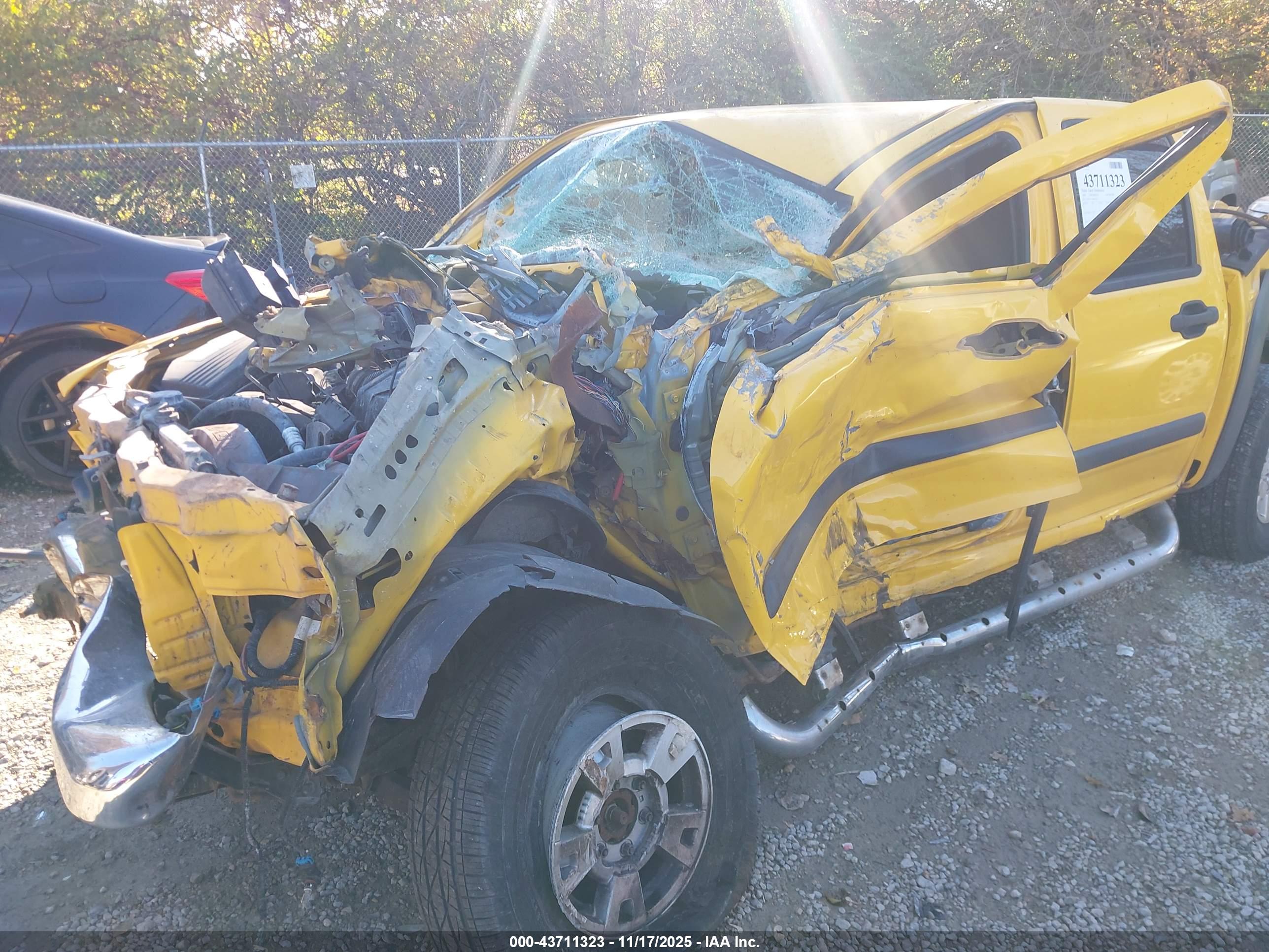 CHEVROLET COLORADO image 6