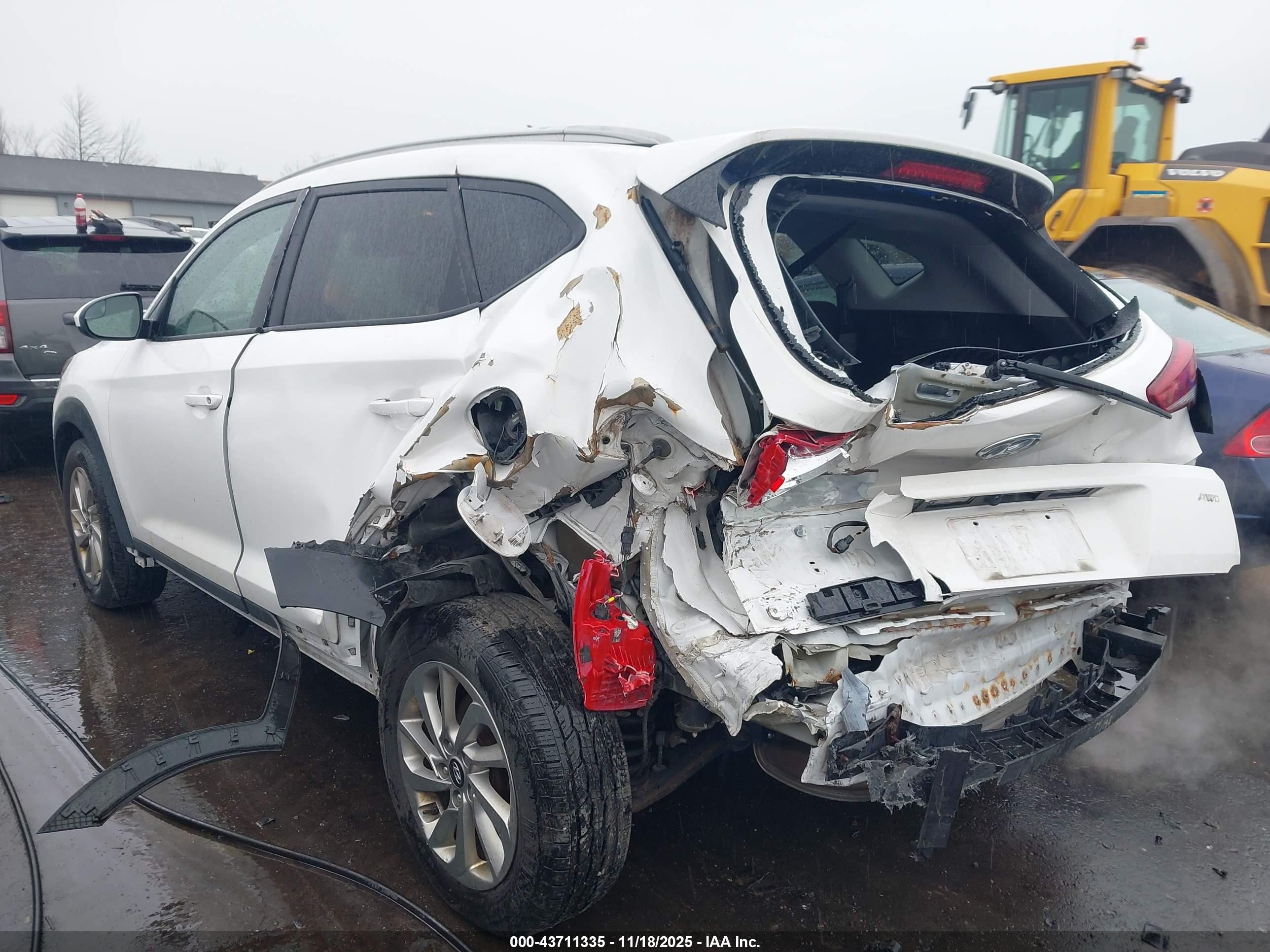 HYUNDAI TUCSON image 3