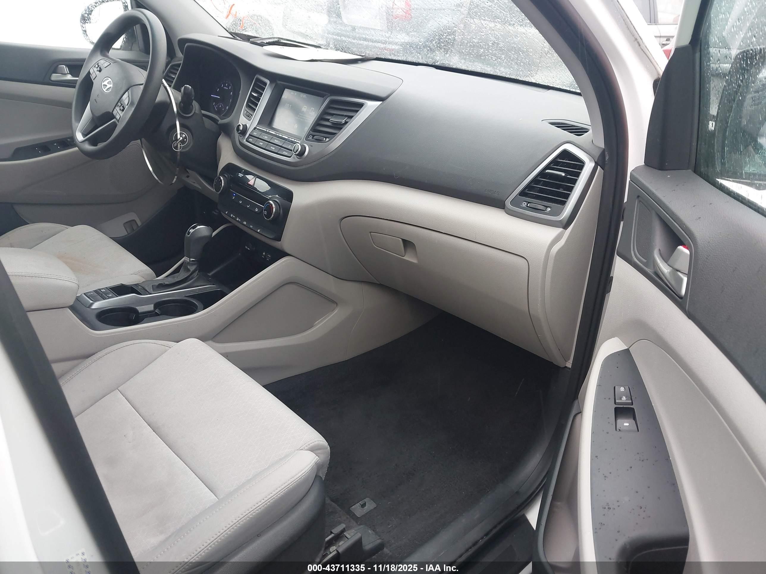 HYUNDAI TUCSON image 5