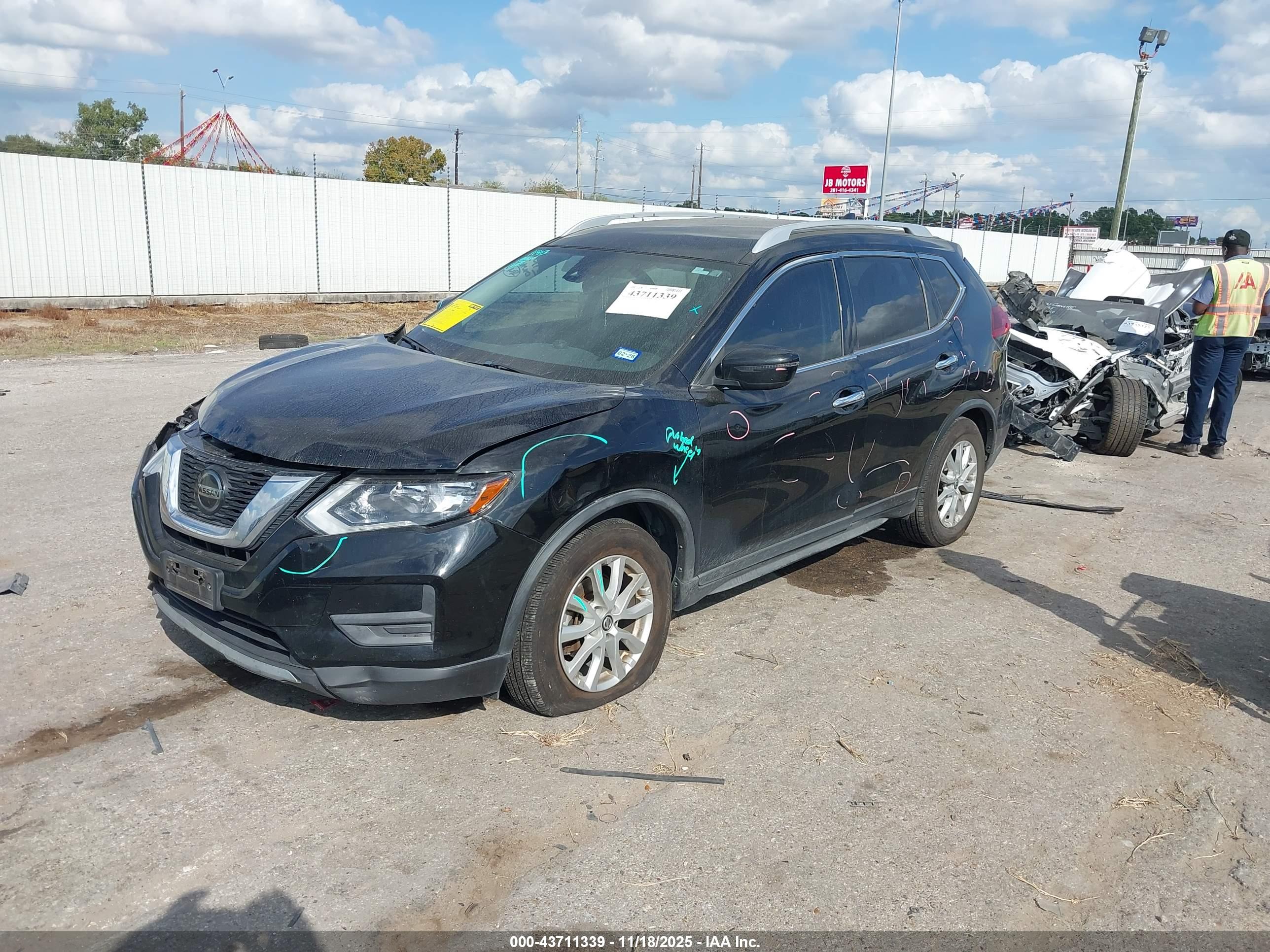 NISSAN ROGUE image 2