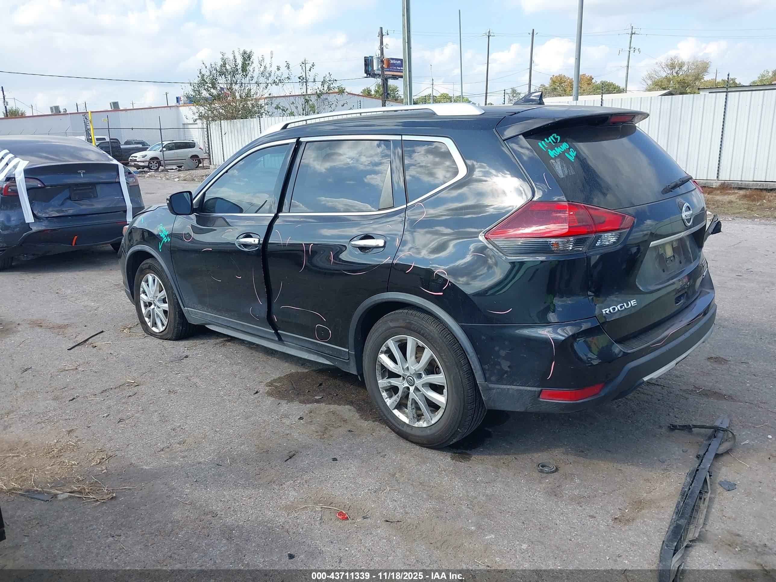 NISSAN ROGUE image 3