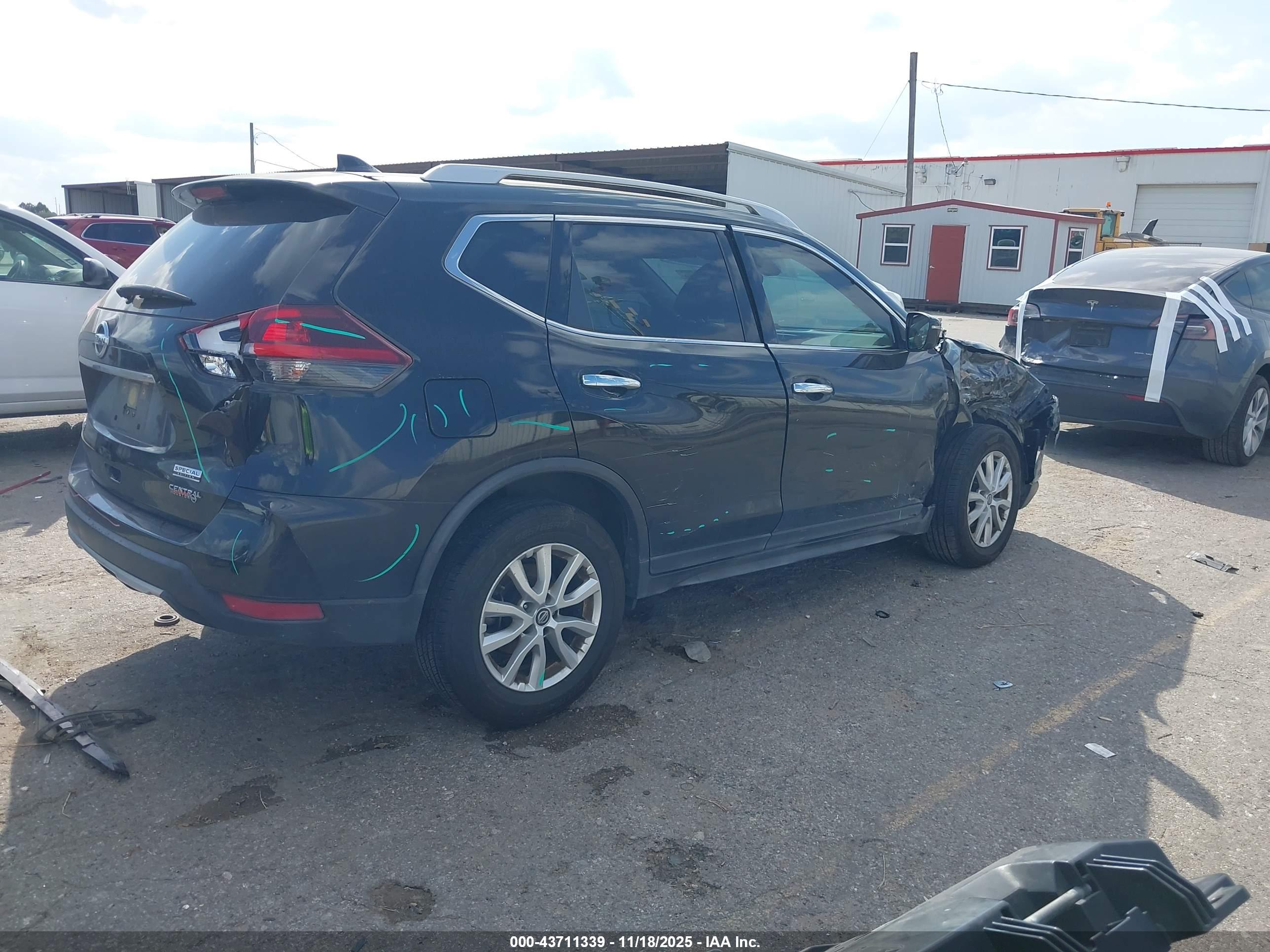 NISSAN ROGUE image 4