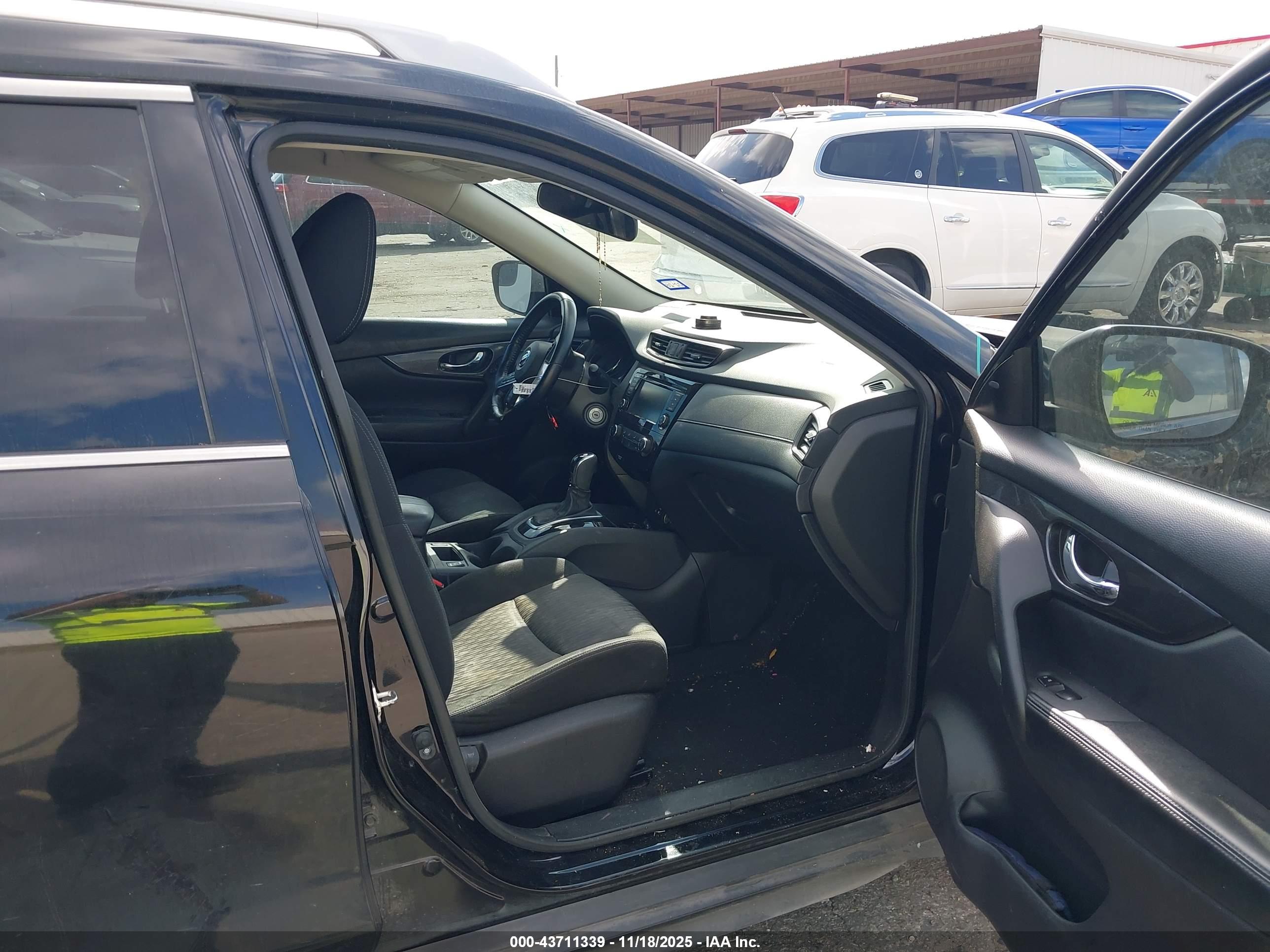 NISSAN ROGUE image 5