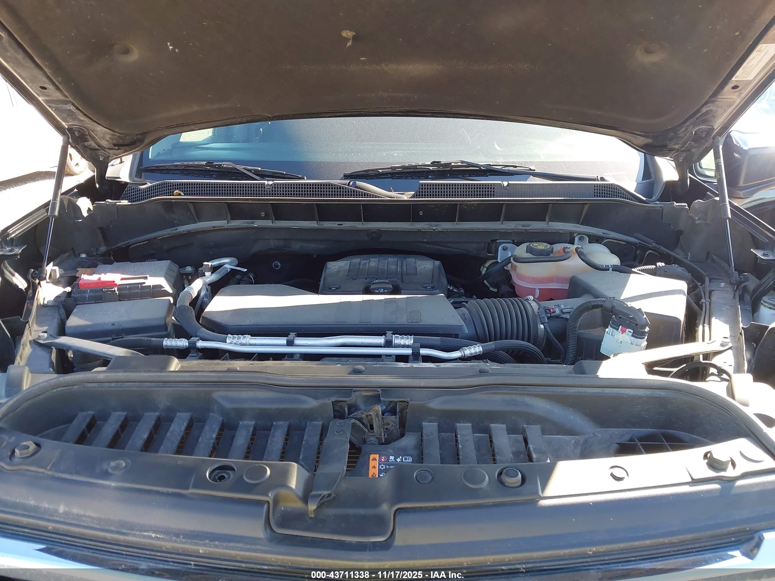 CHEVROLET SILVERADO image 10