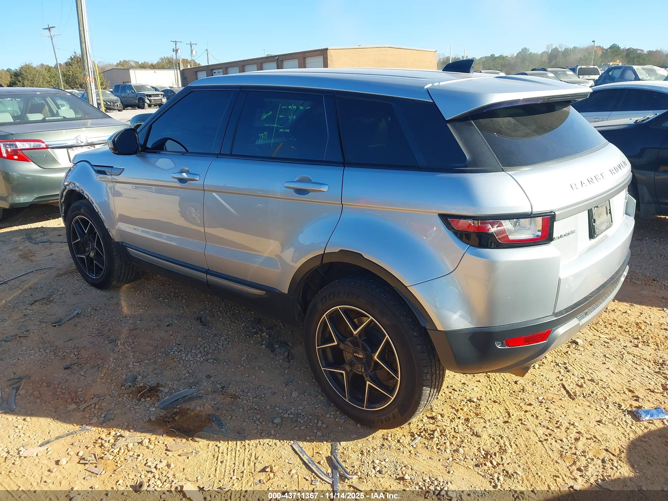 LAND ROVER image 3