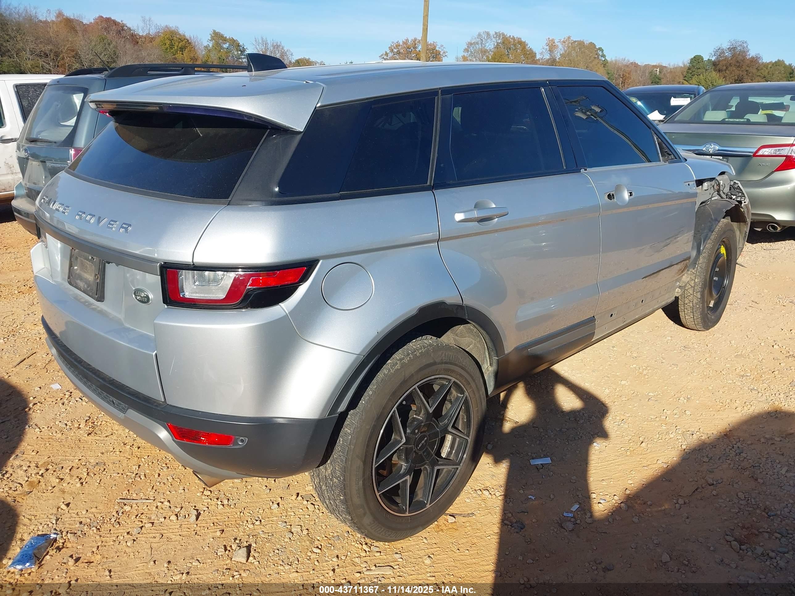 LAND ROVER image 4