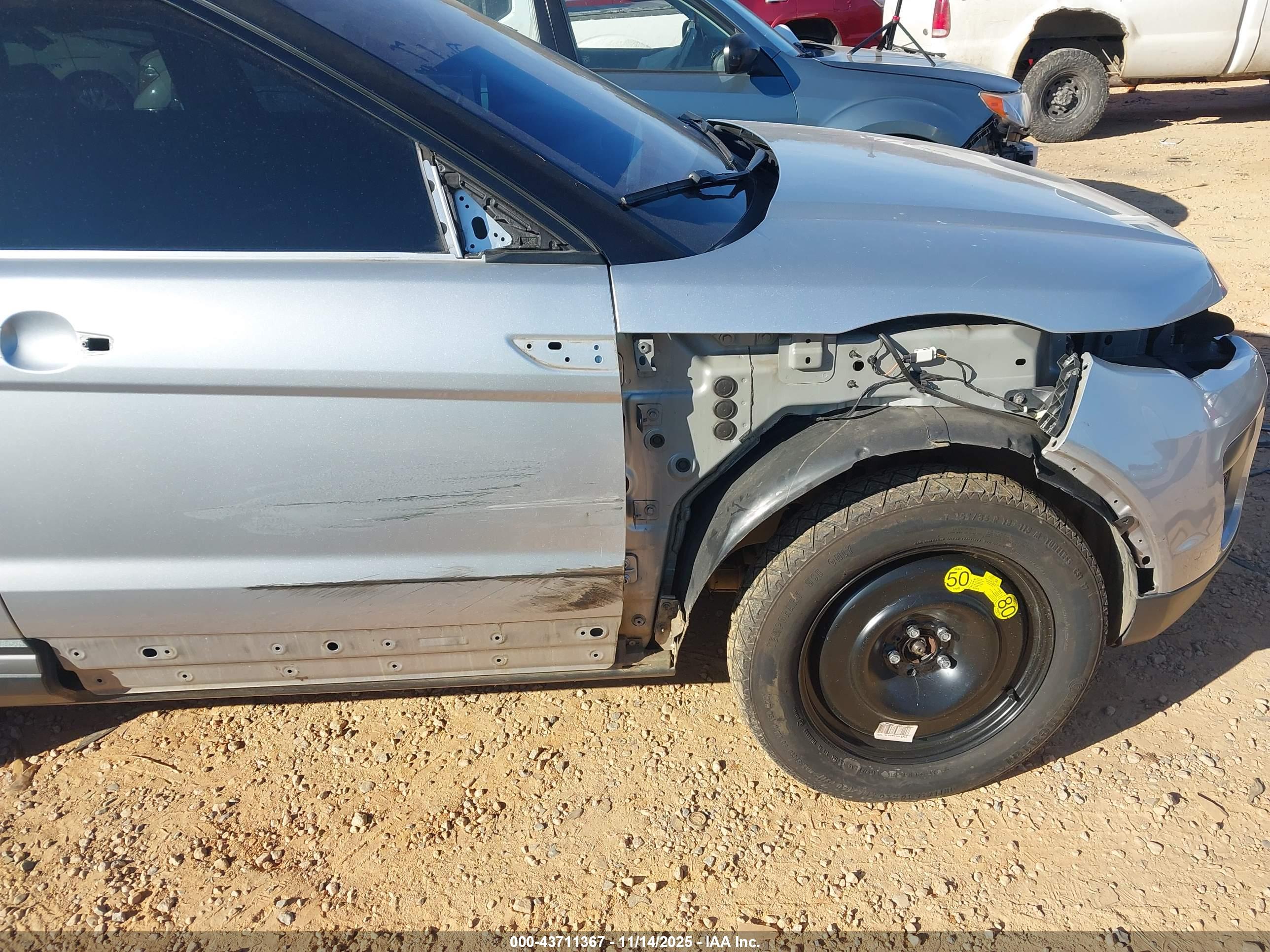 LAND ROVER image 6