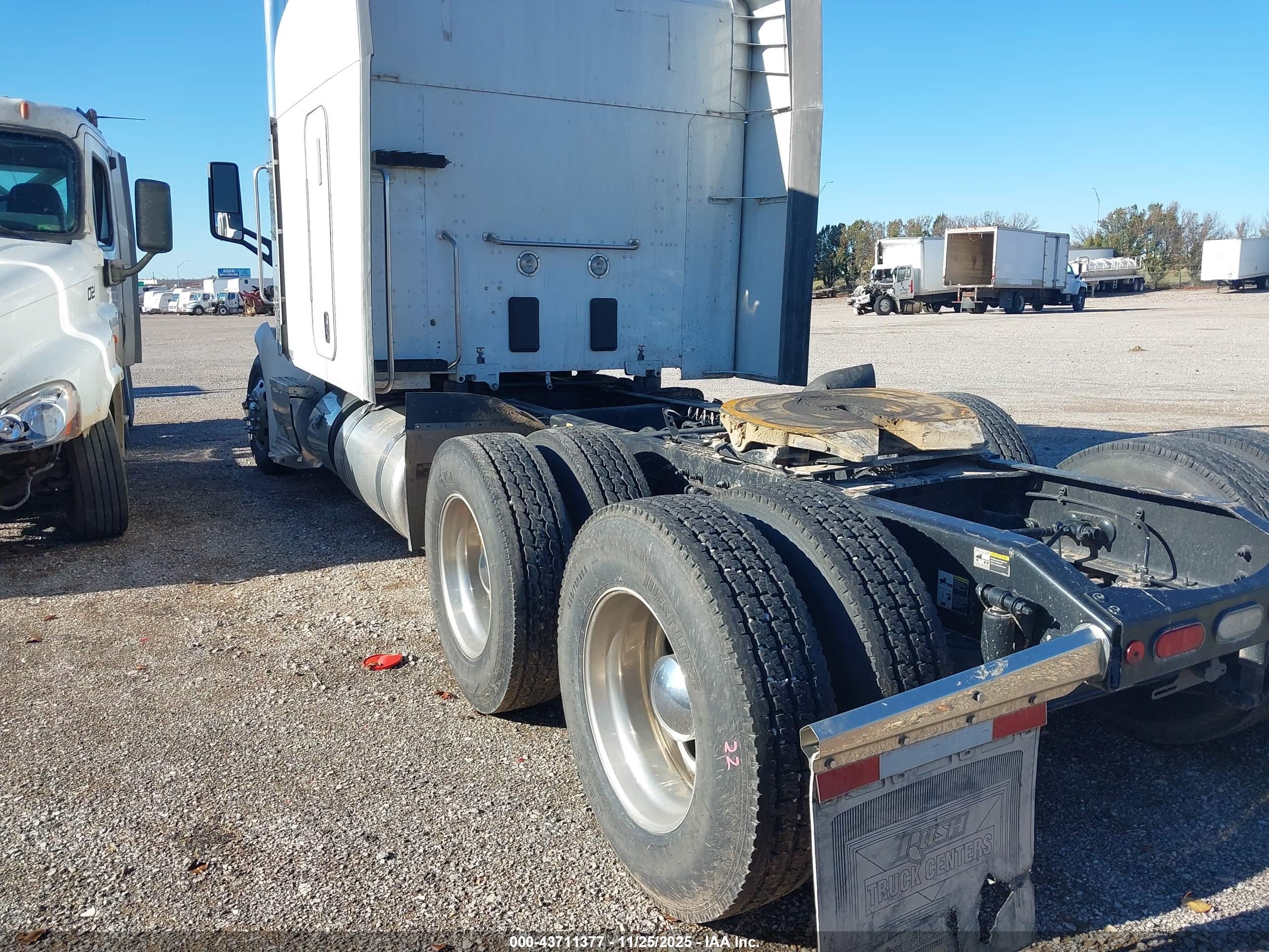 PETERBILT 579 image 3