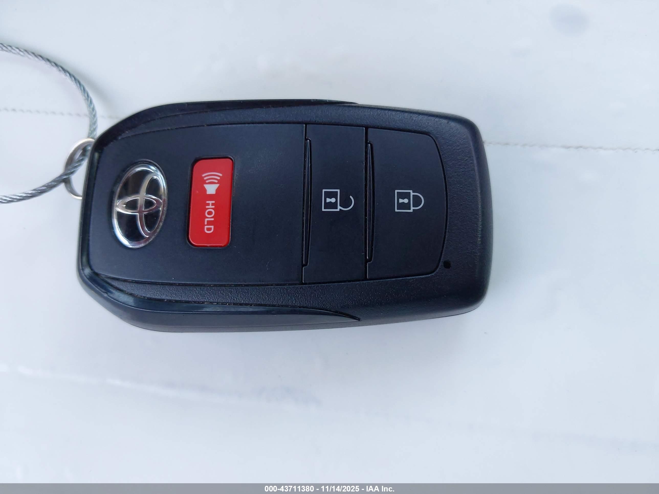 TOYOTA PRIUS image 11
