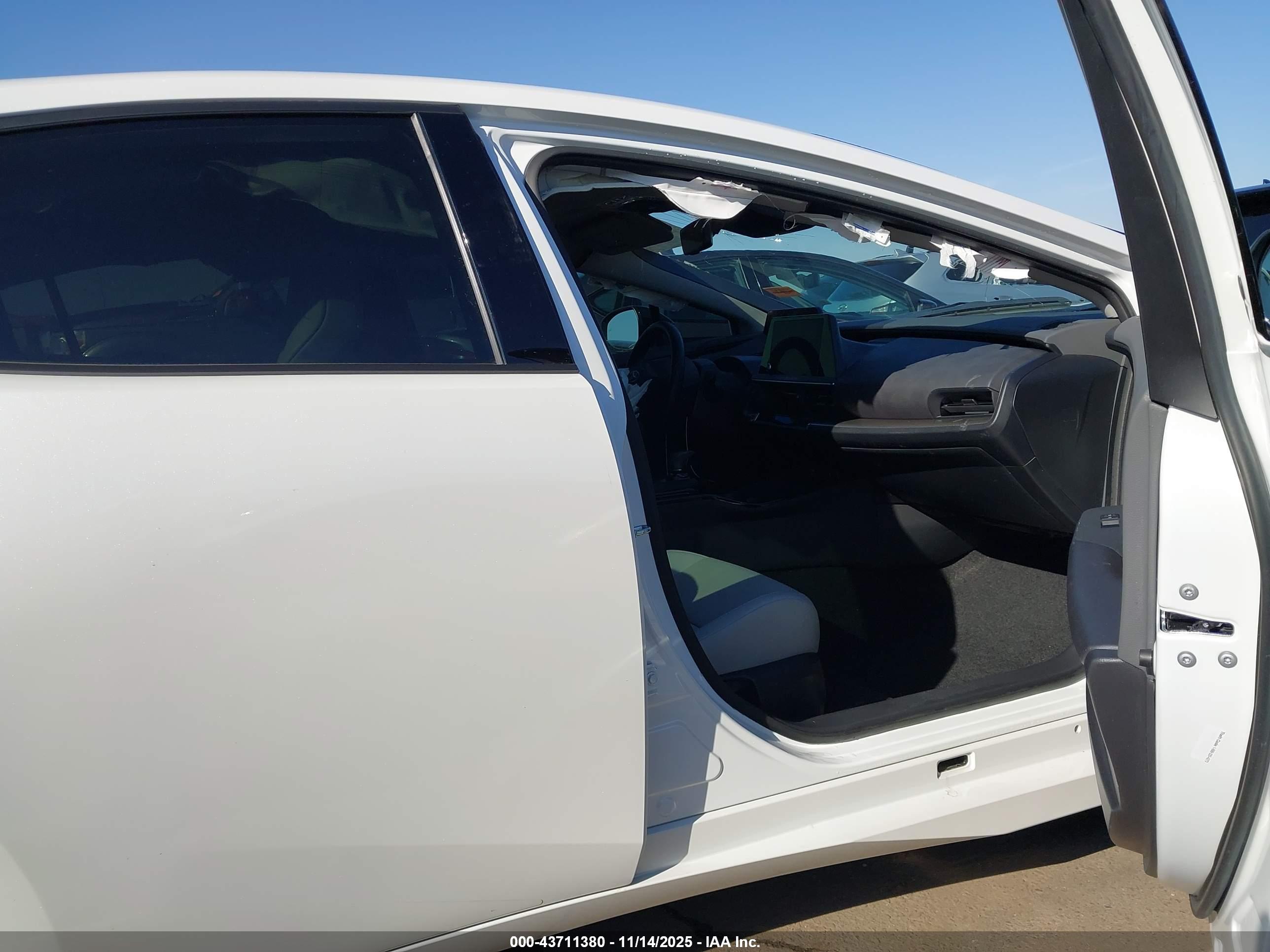 TOYOTA PRIUS image 5