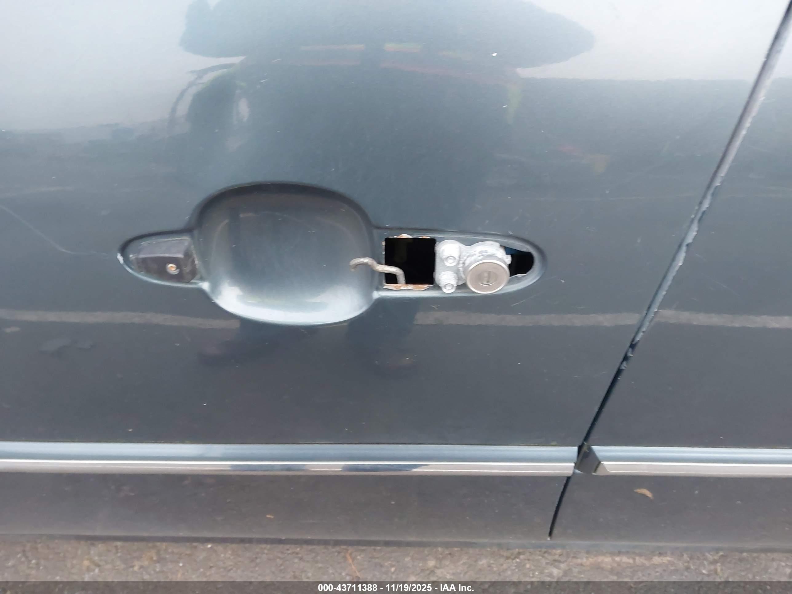 BUICK LACROSSE image 6