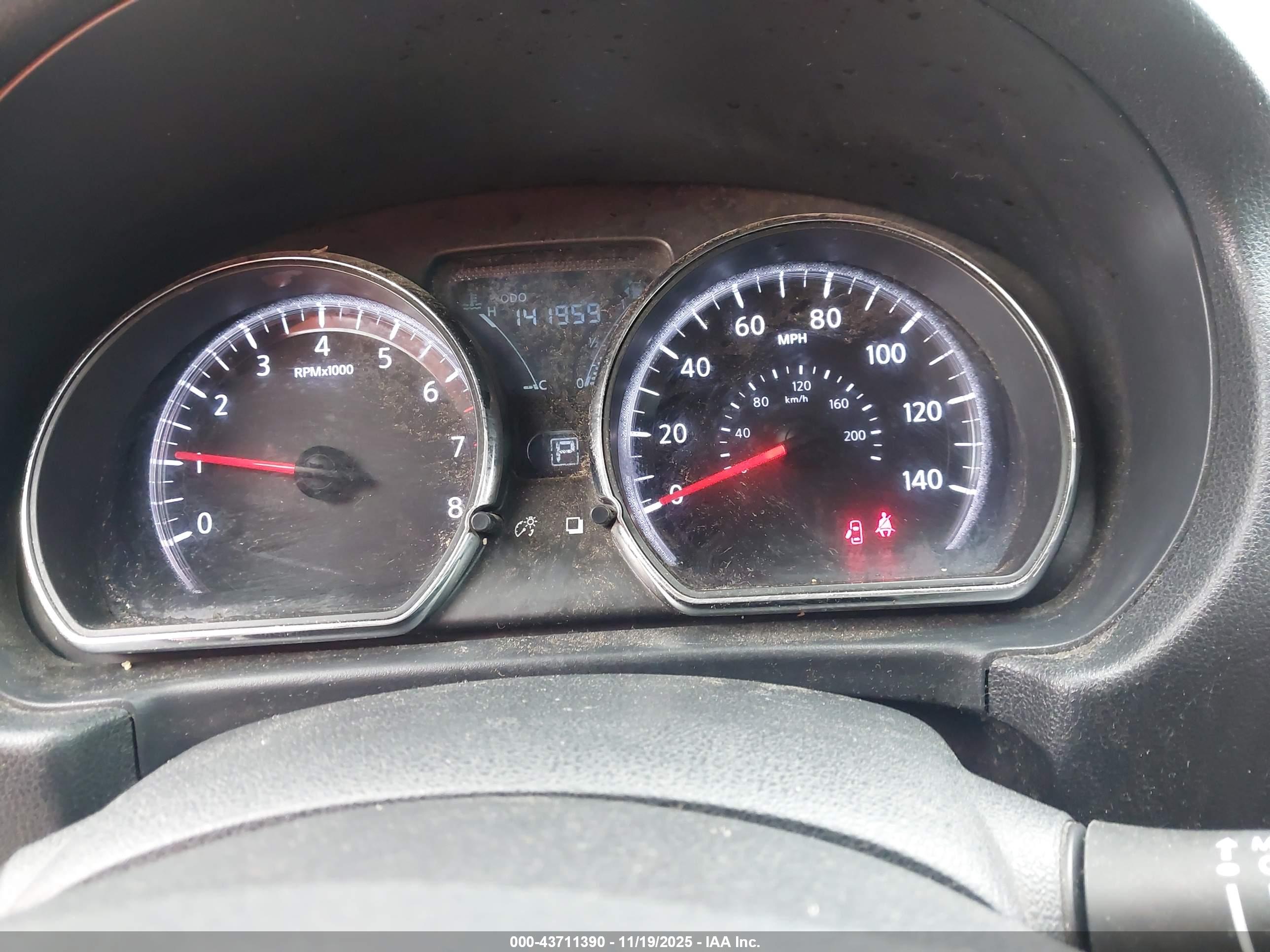 NISSAN VERSA image 7