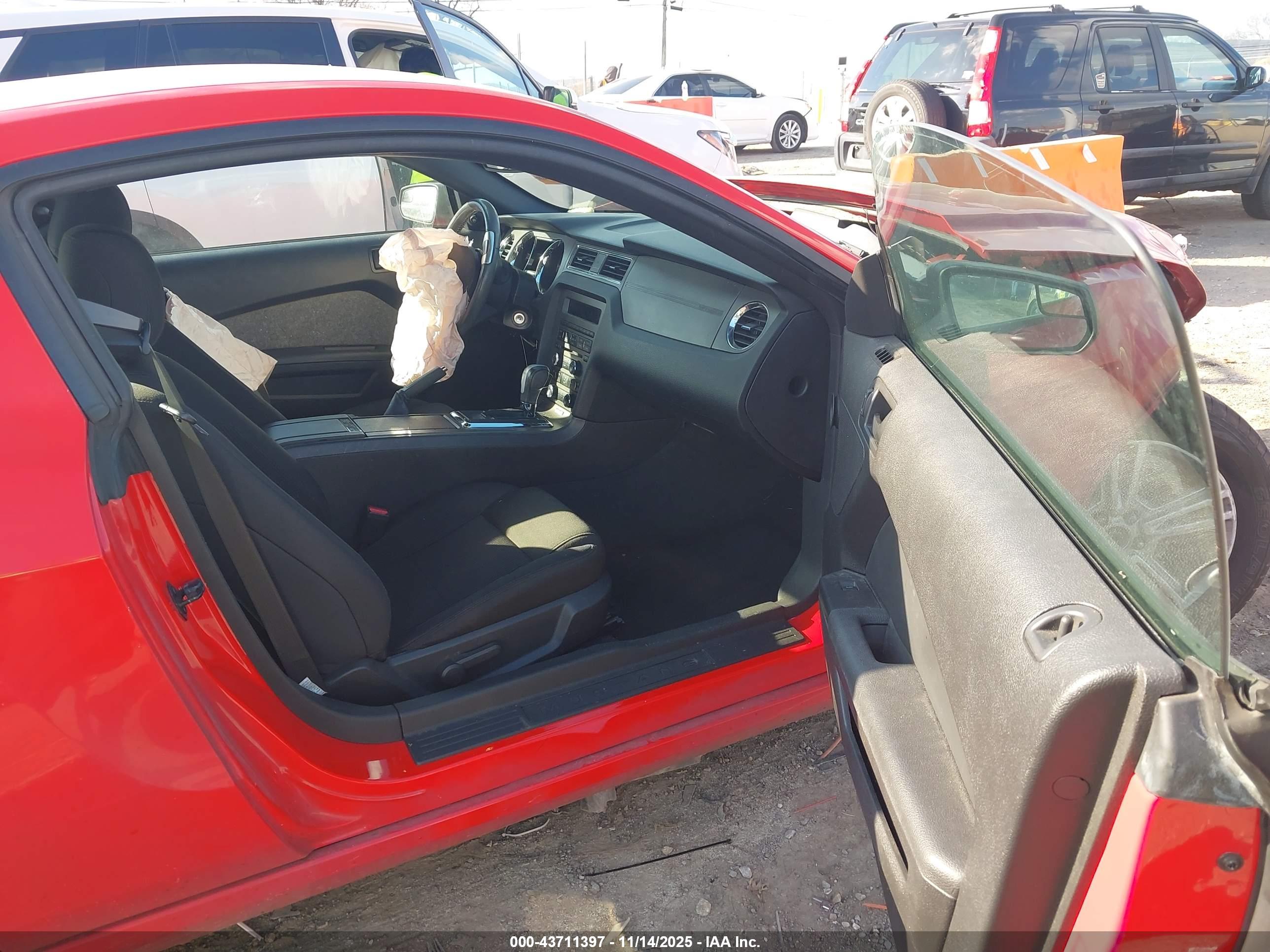 FORD MUSTANG image 5