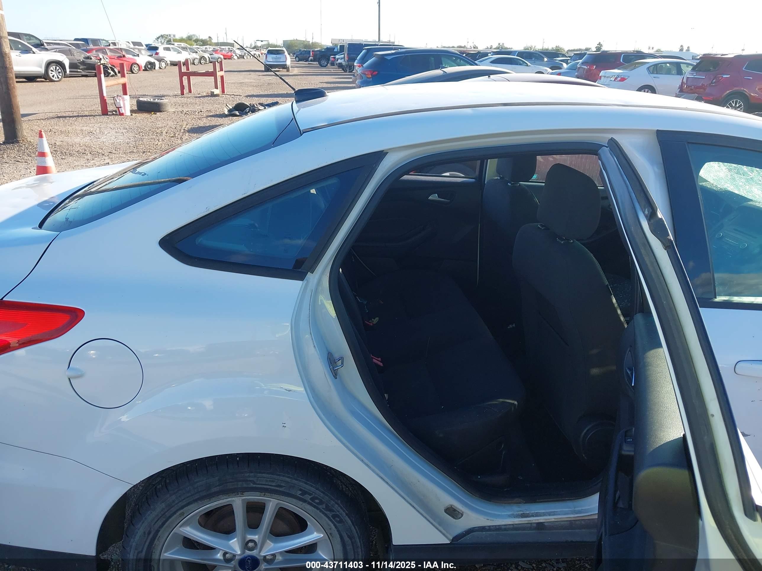 FORD FOCUS image 8