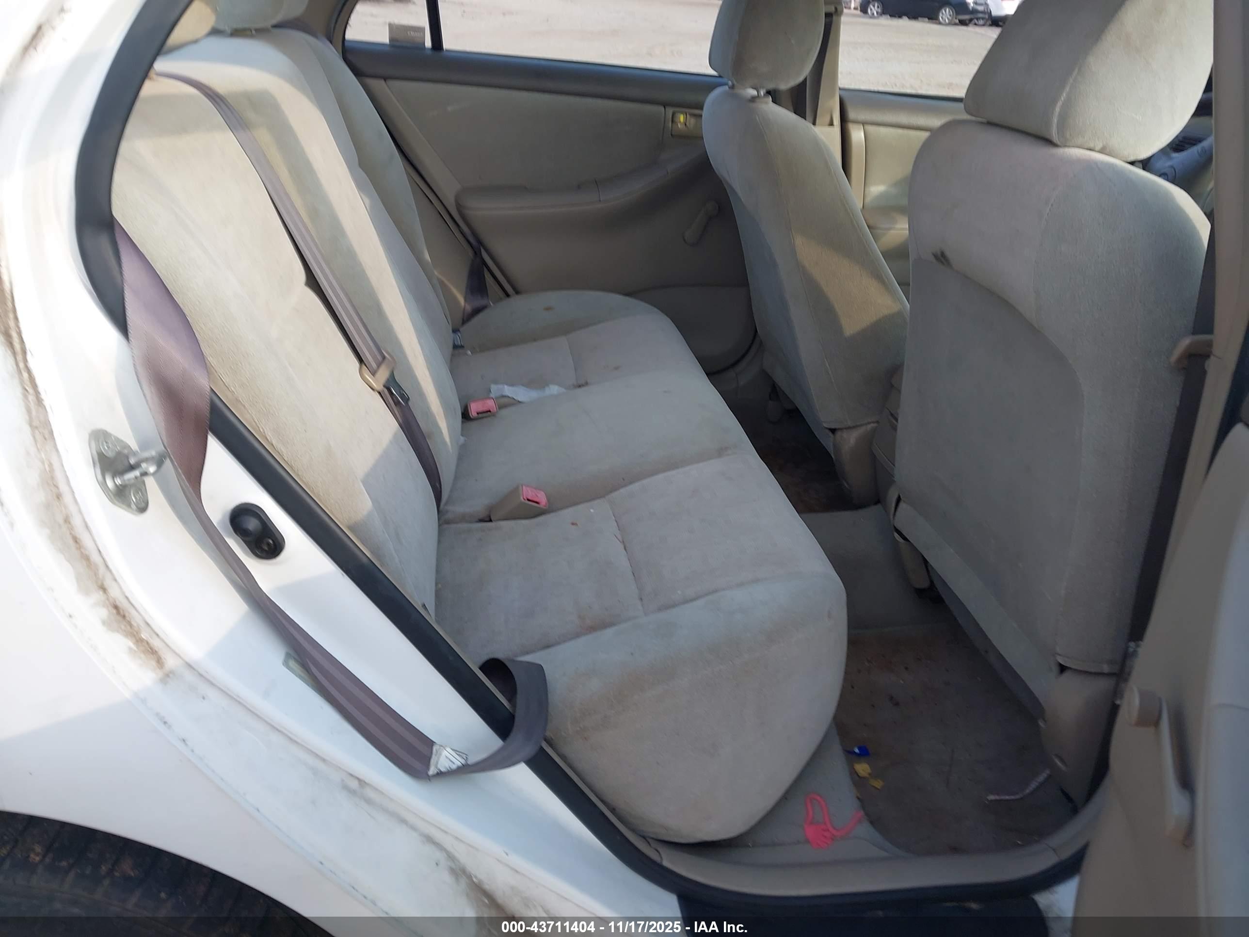 TOYOTA COROLLA image 8