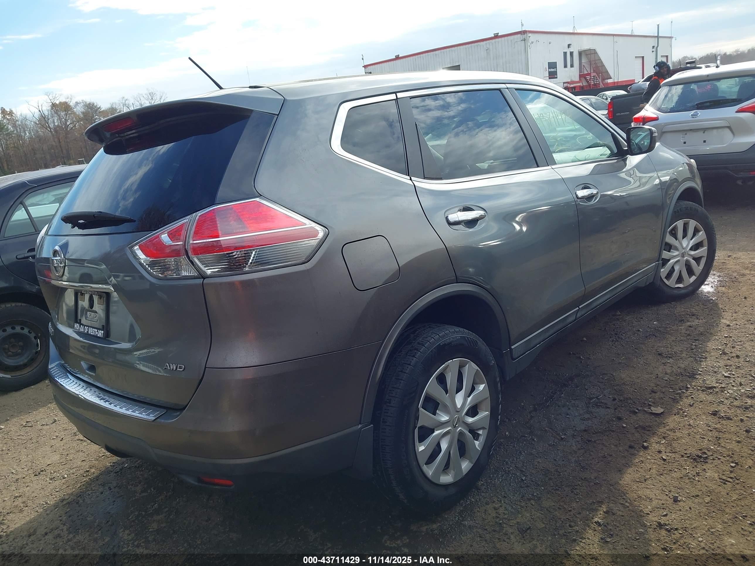 NISSAN ROGUE image 4