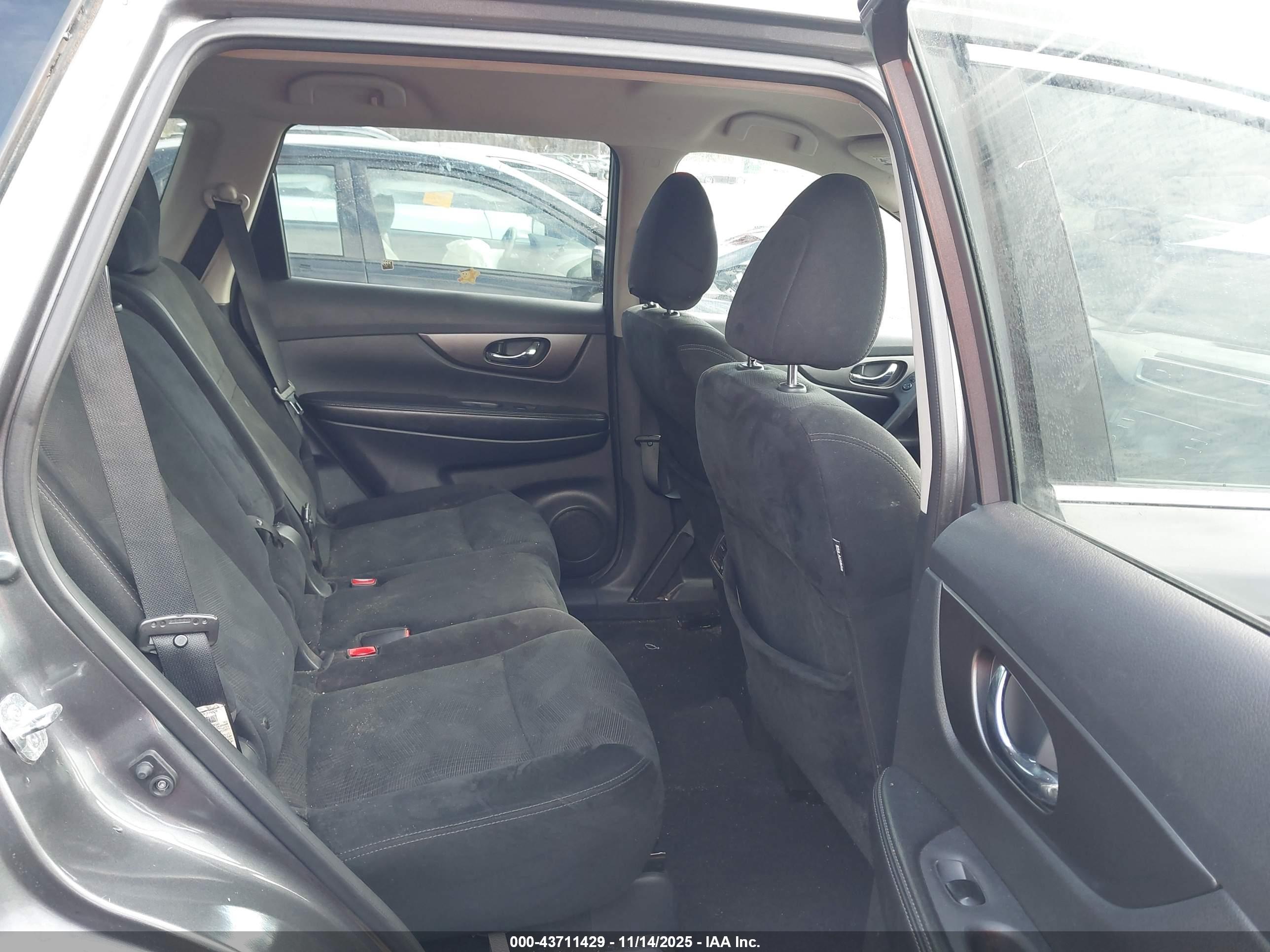 NISSAN ROGUE image 8