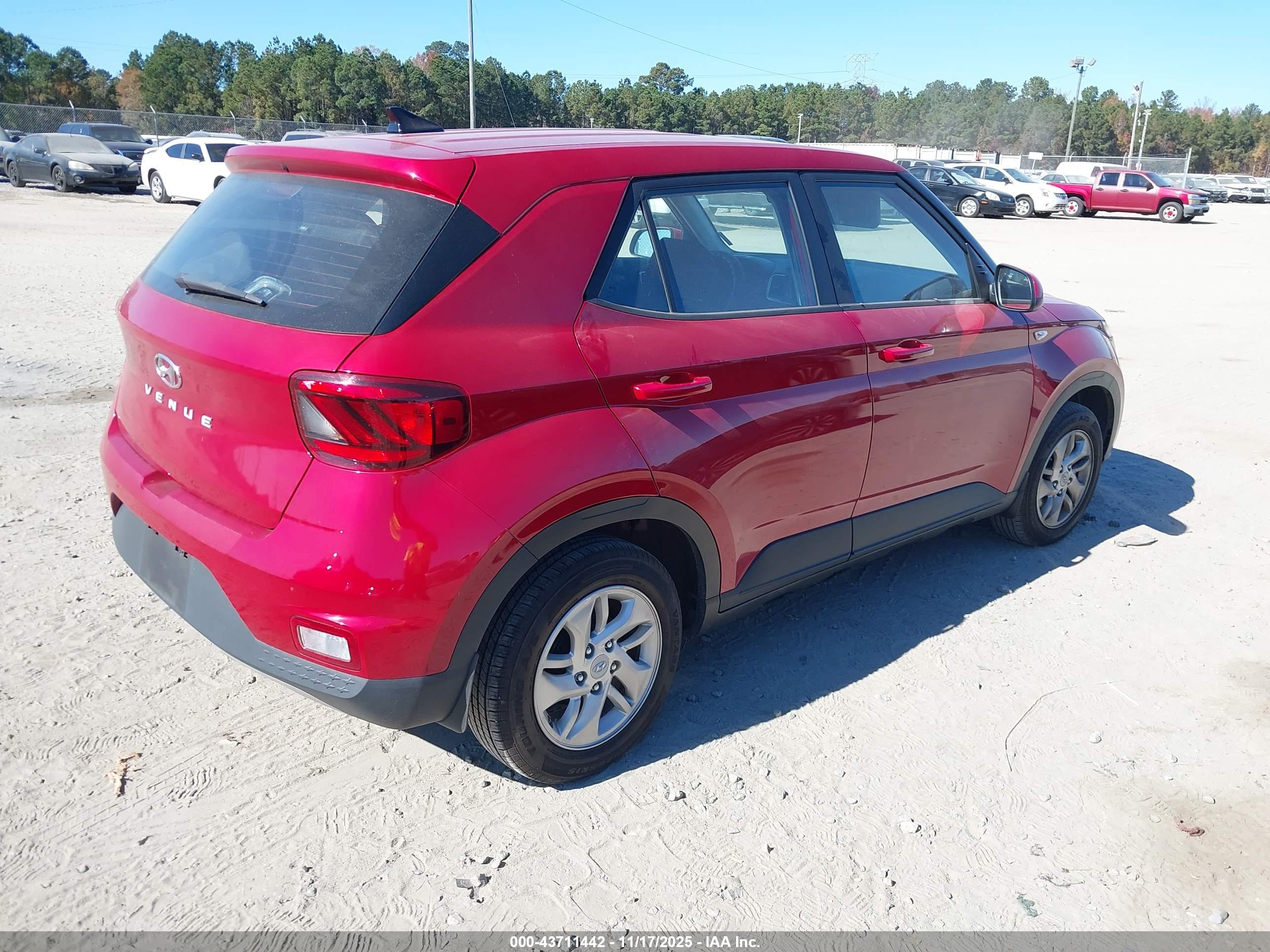 HYUNDAI VENUE image 4