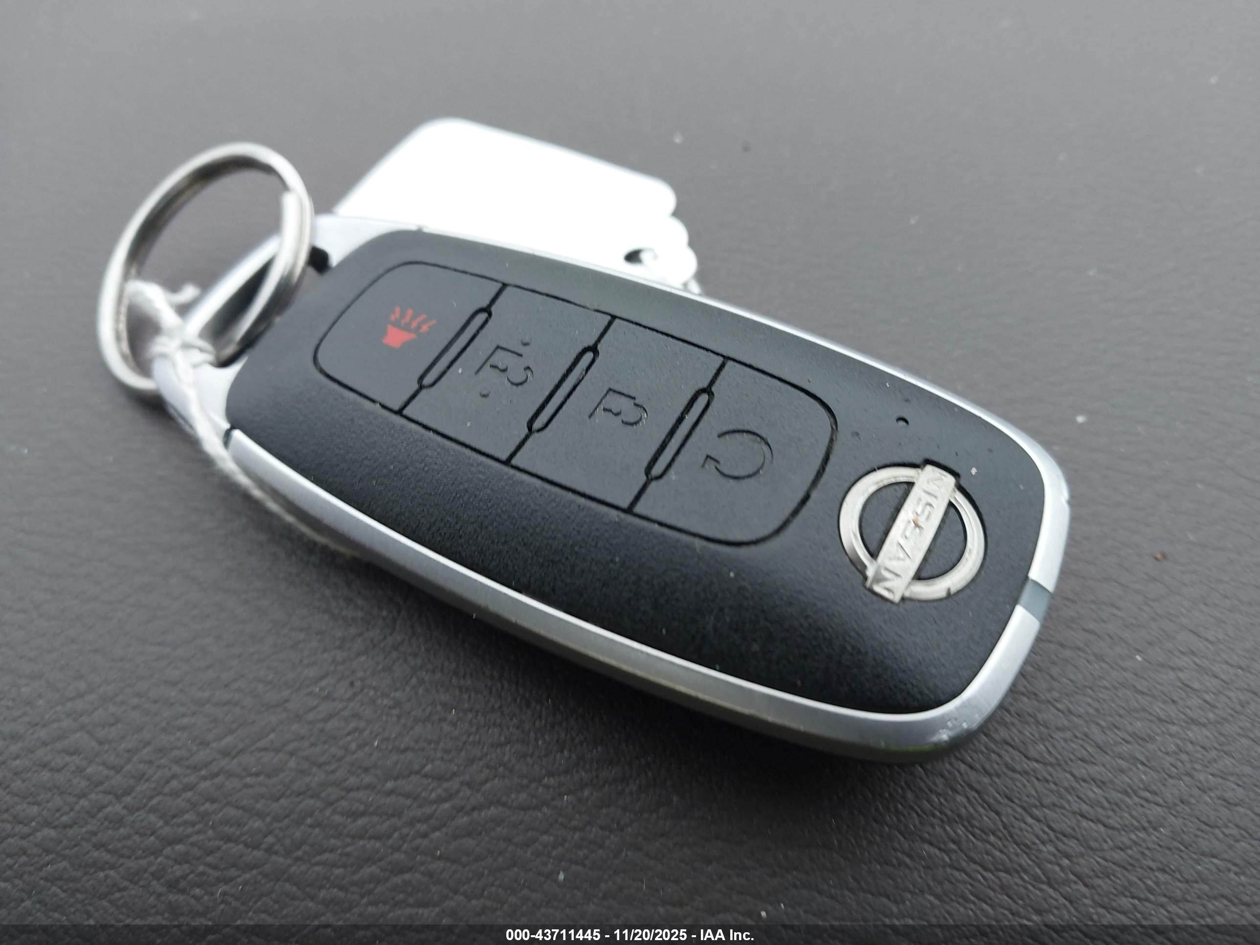 NISSAN ROGUE image 11