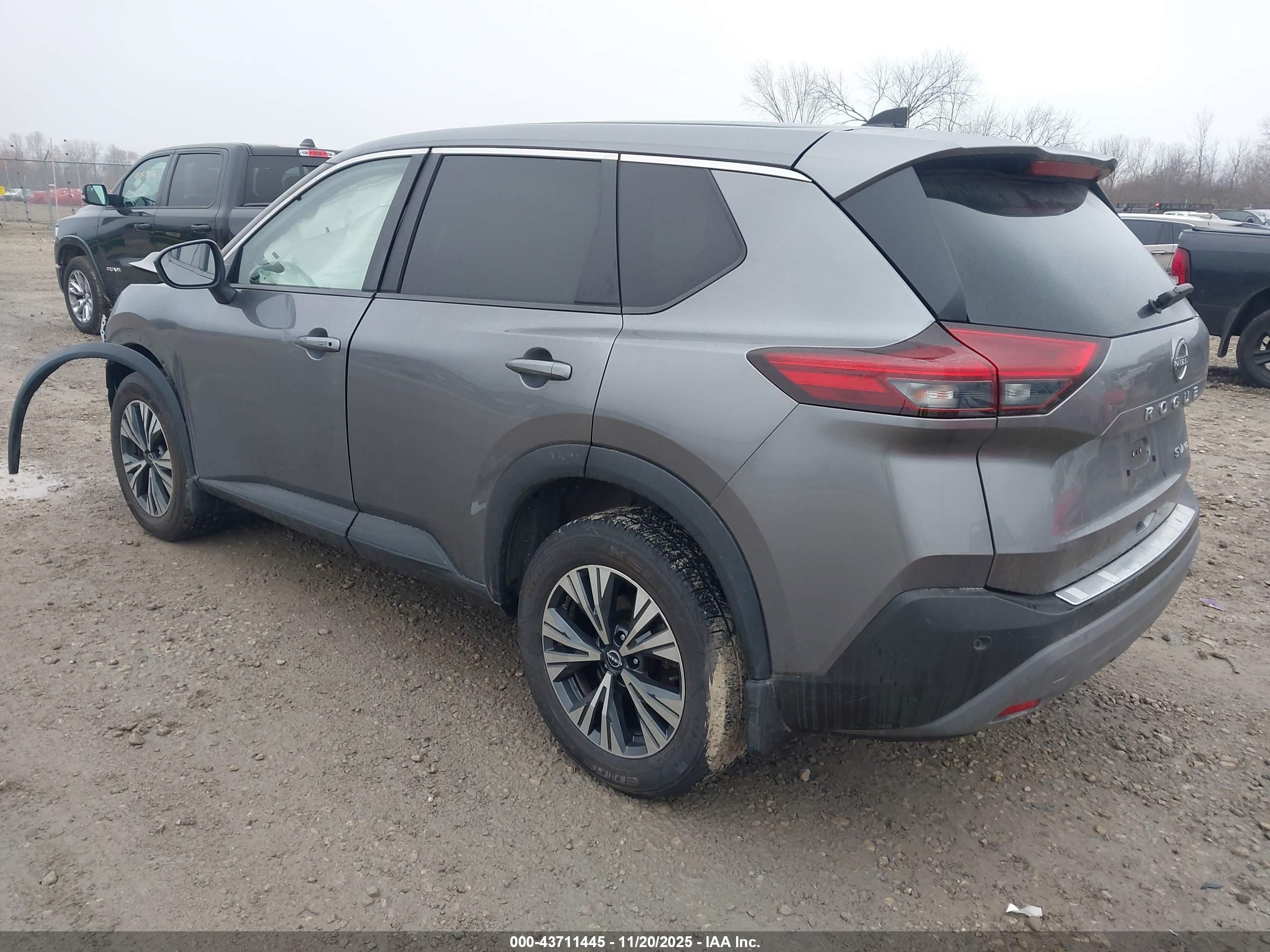 NISSAN ROGUE image 3