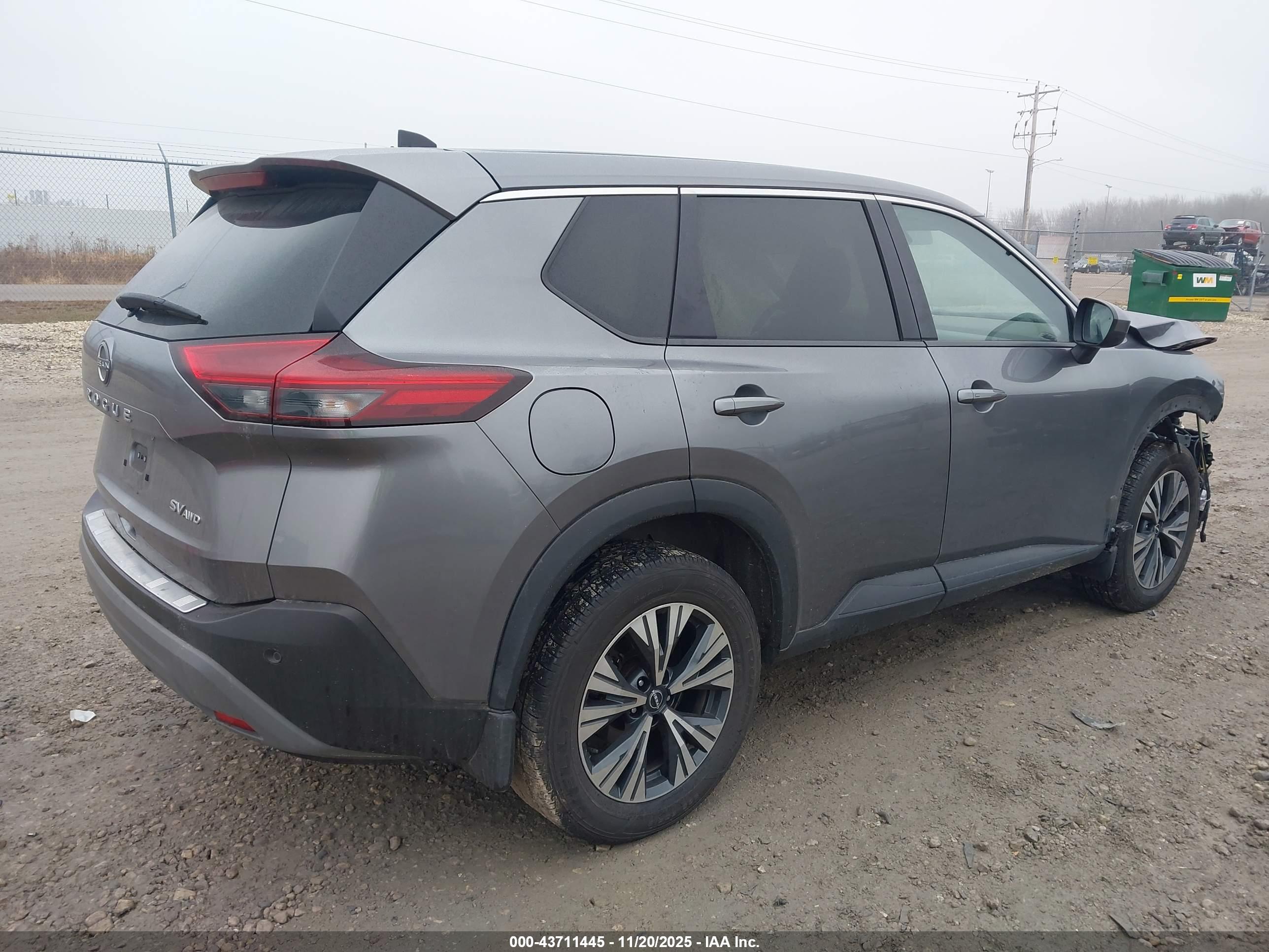 NISSAN ROGUE image 4
