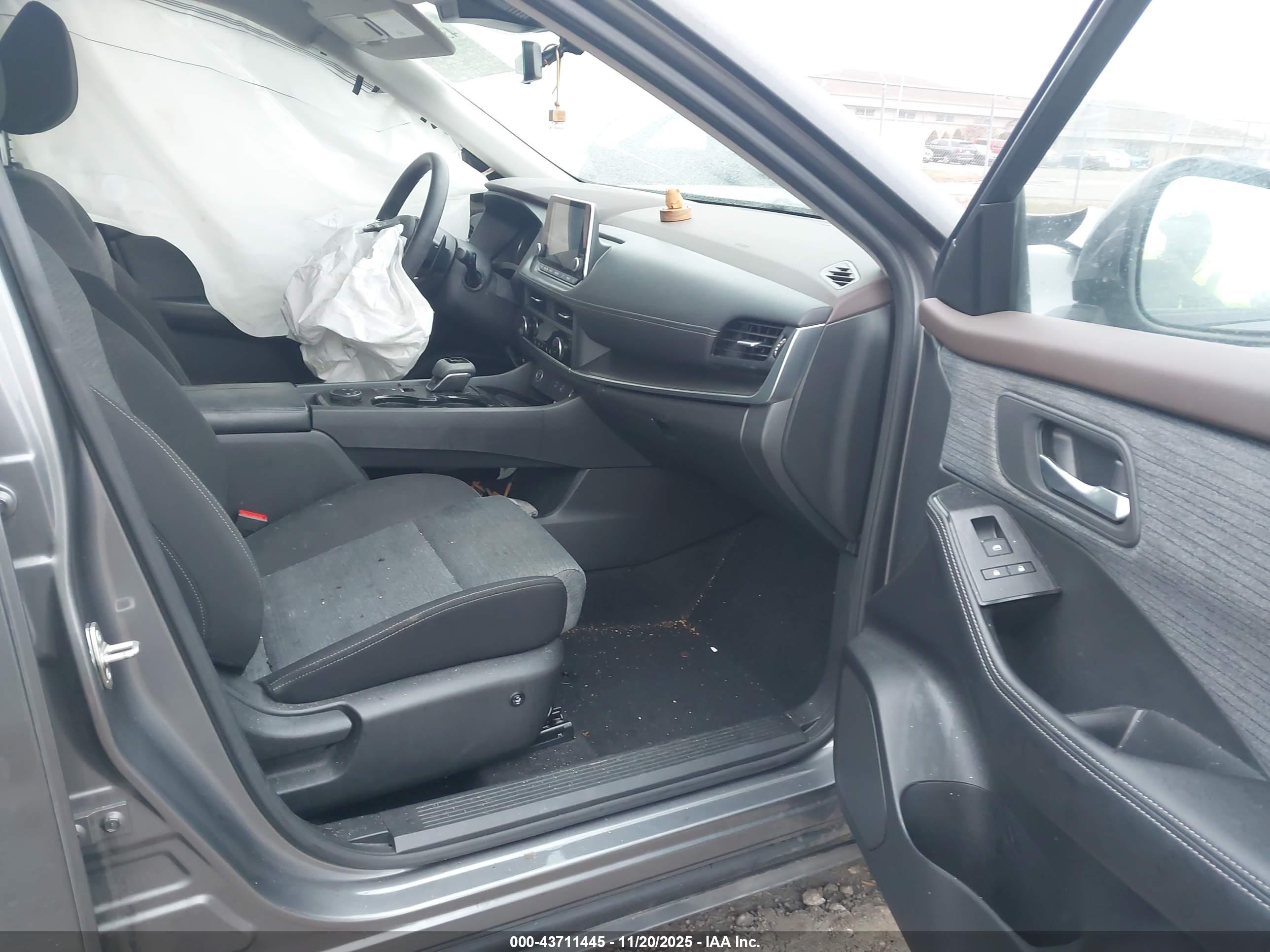 NISSAN ROGUE image 5