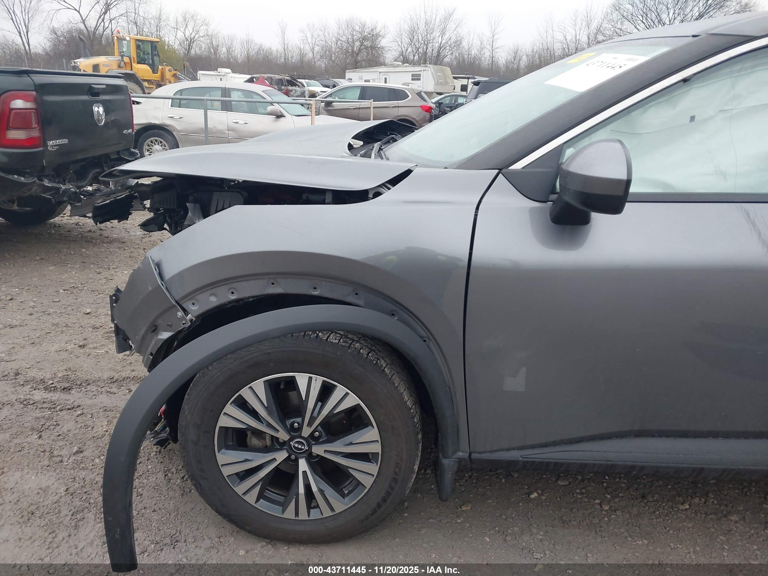 NISSAN ROGUE image 6