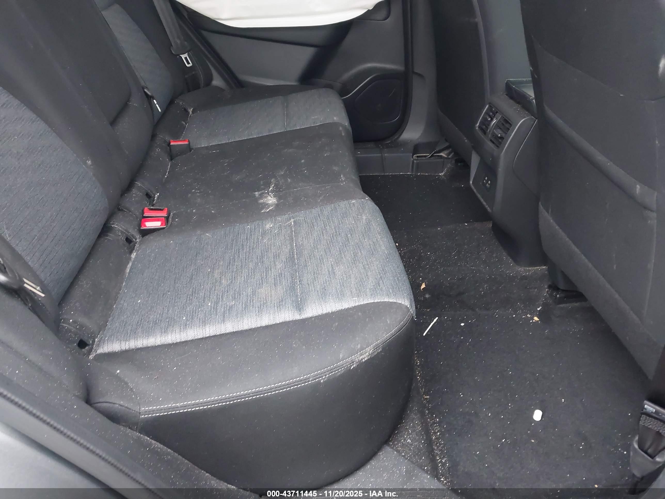 NISSAN ROGUE image 8