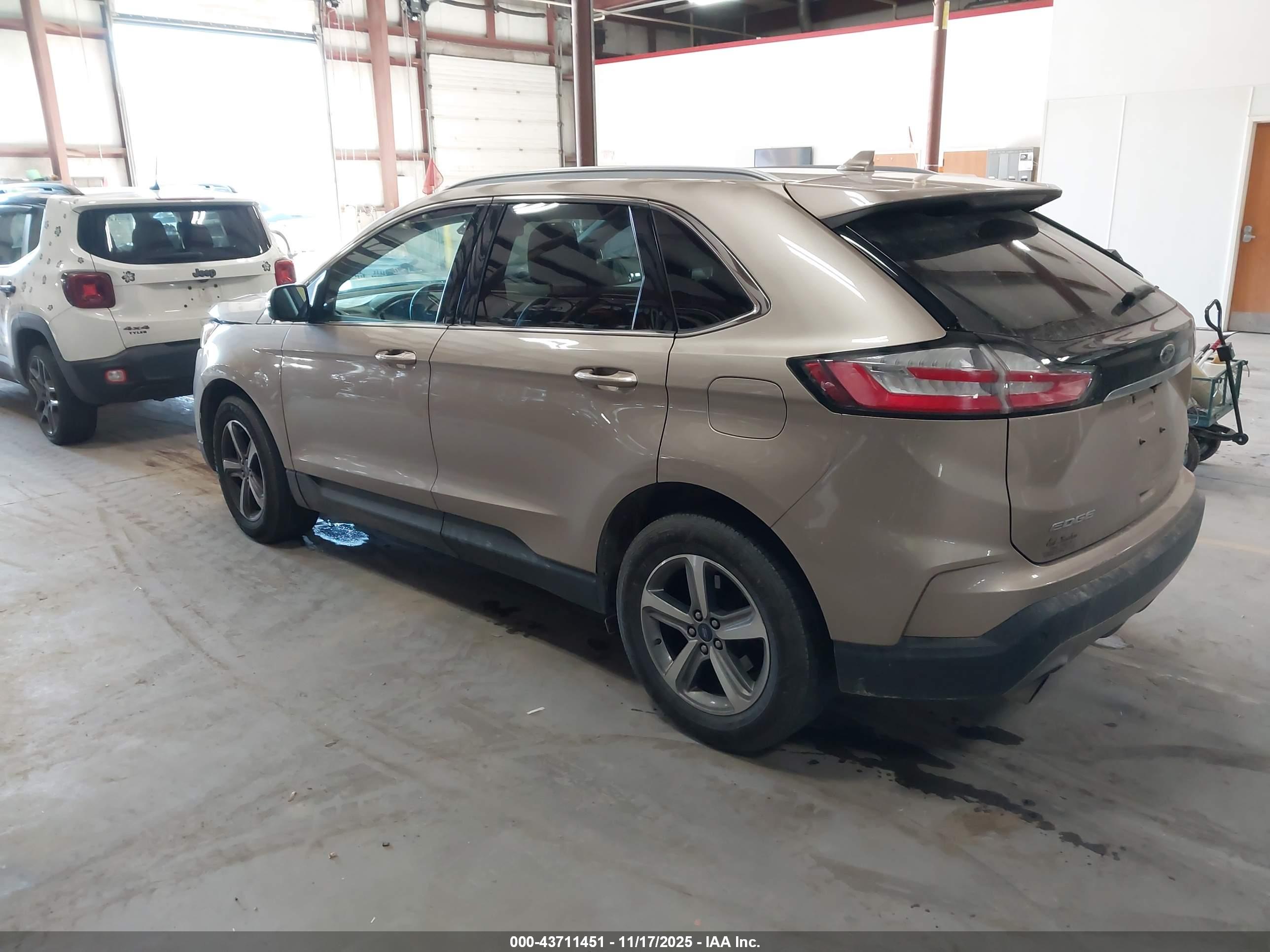 FORD EDGE image 3