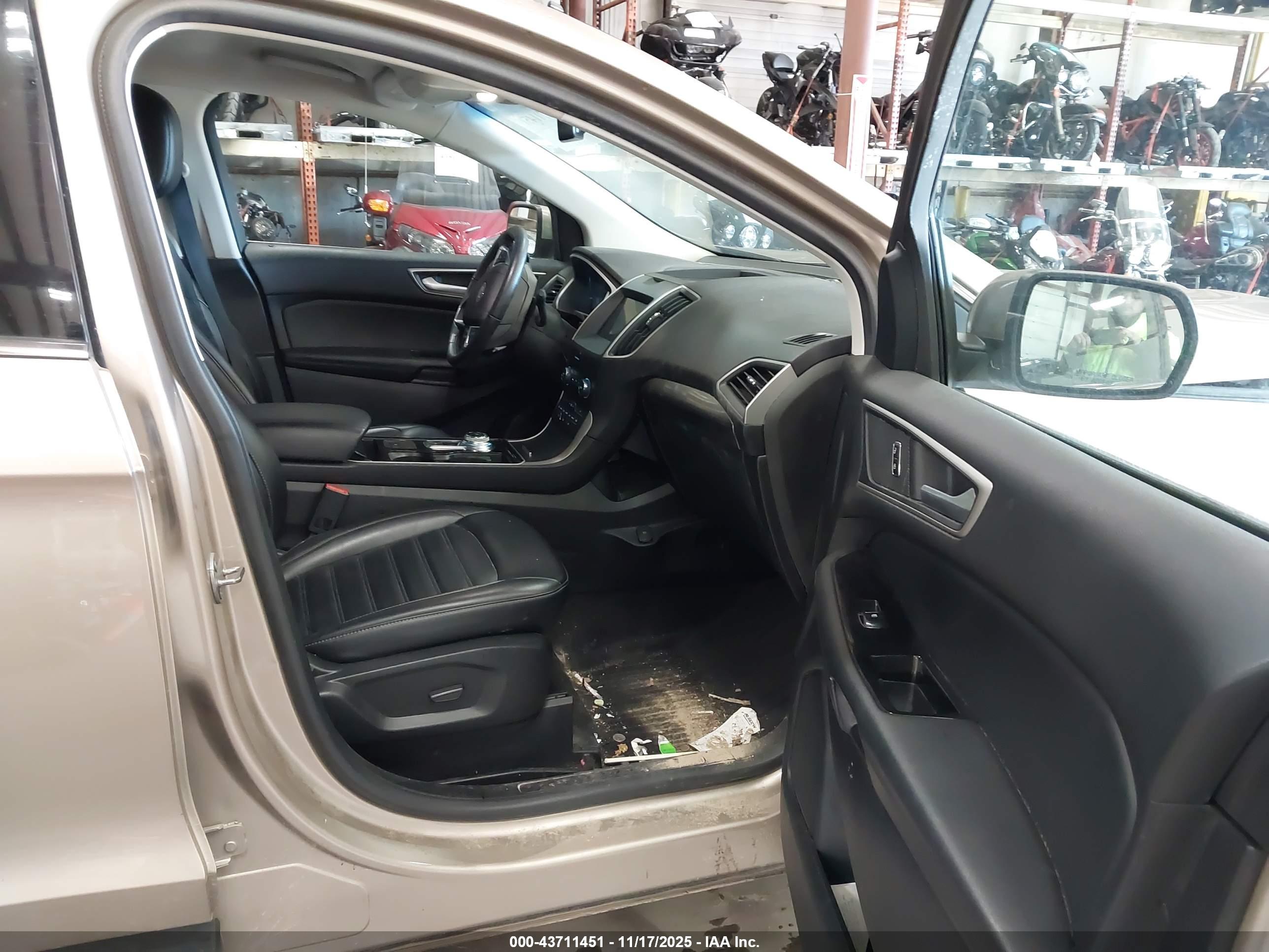 FORD EDGE image 5