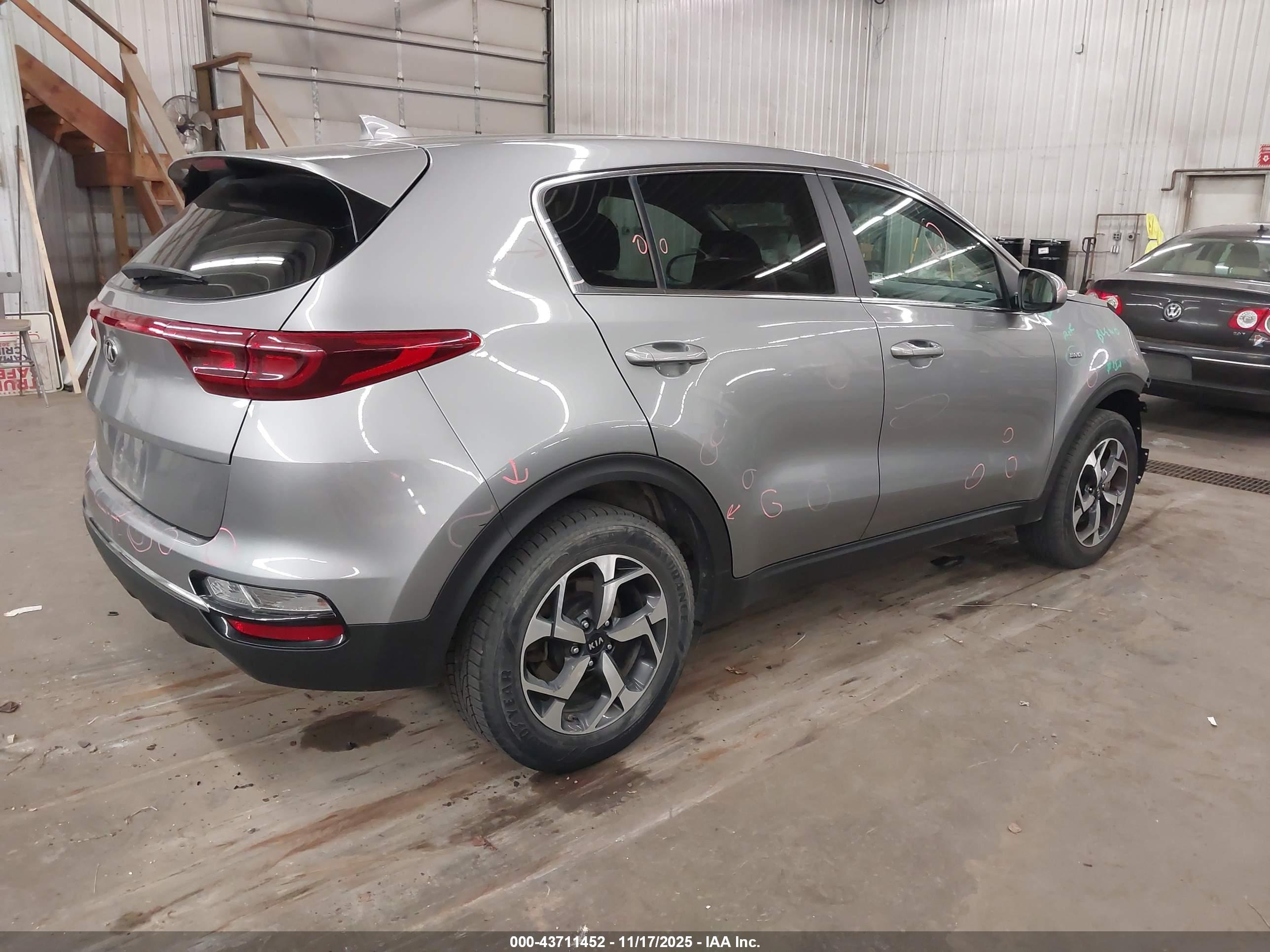 KIA SPORTAGE image 4