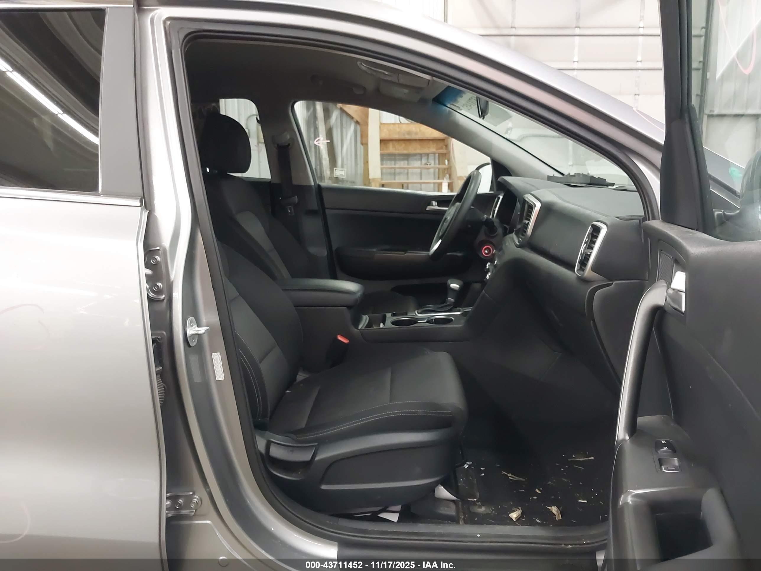 KIA SPORTAGE image 5