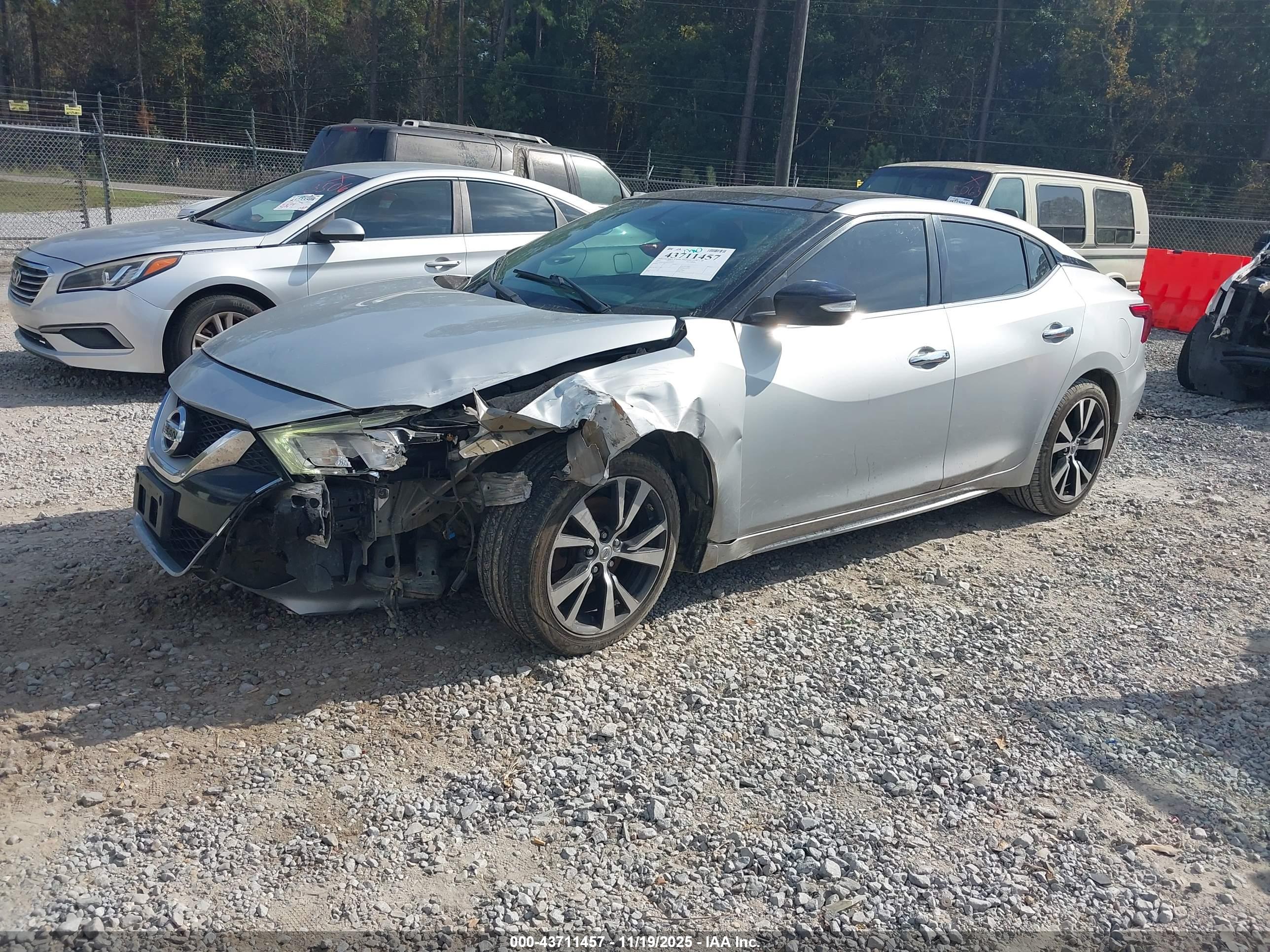 NISSAN MAXIMA image 2