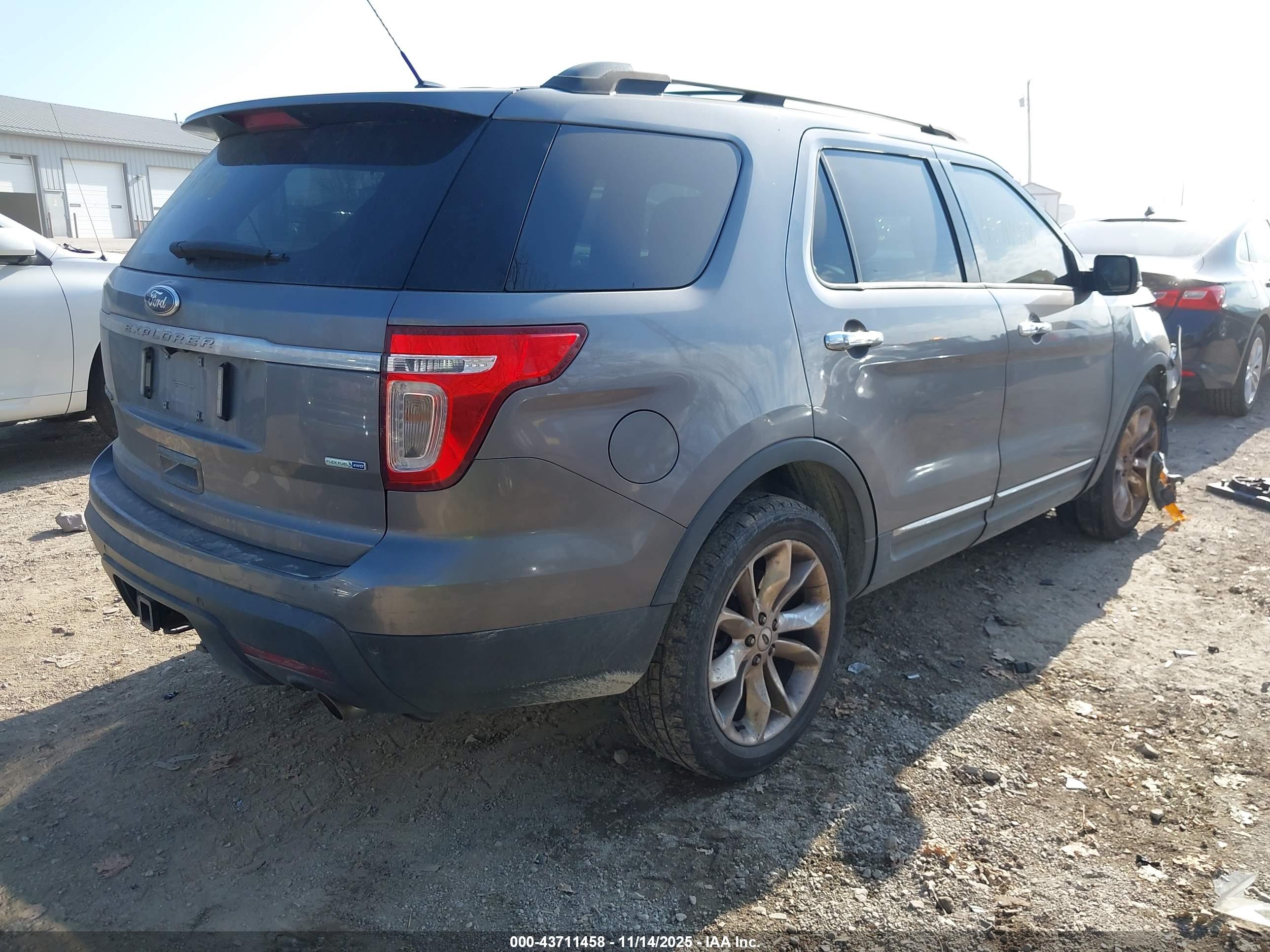 FORD EXPLORER image 4