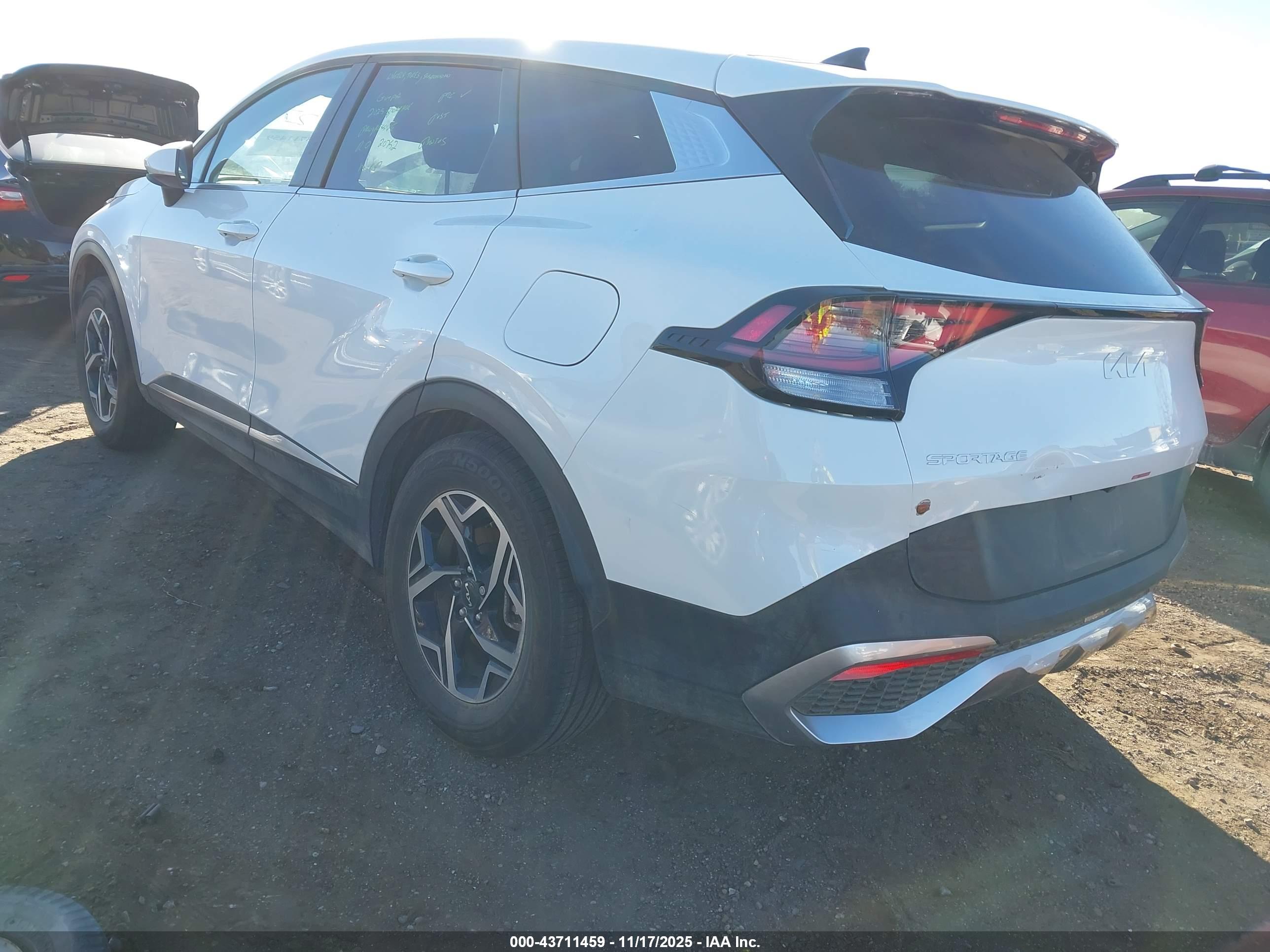 KIA SPORTAGE image 3
