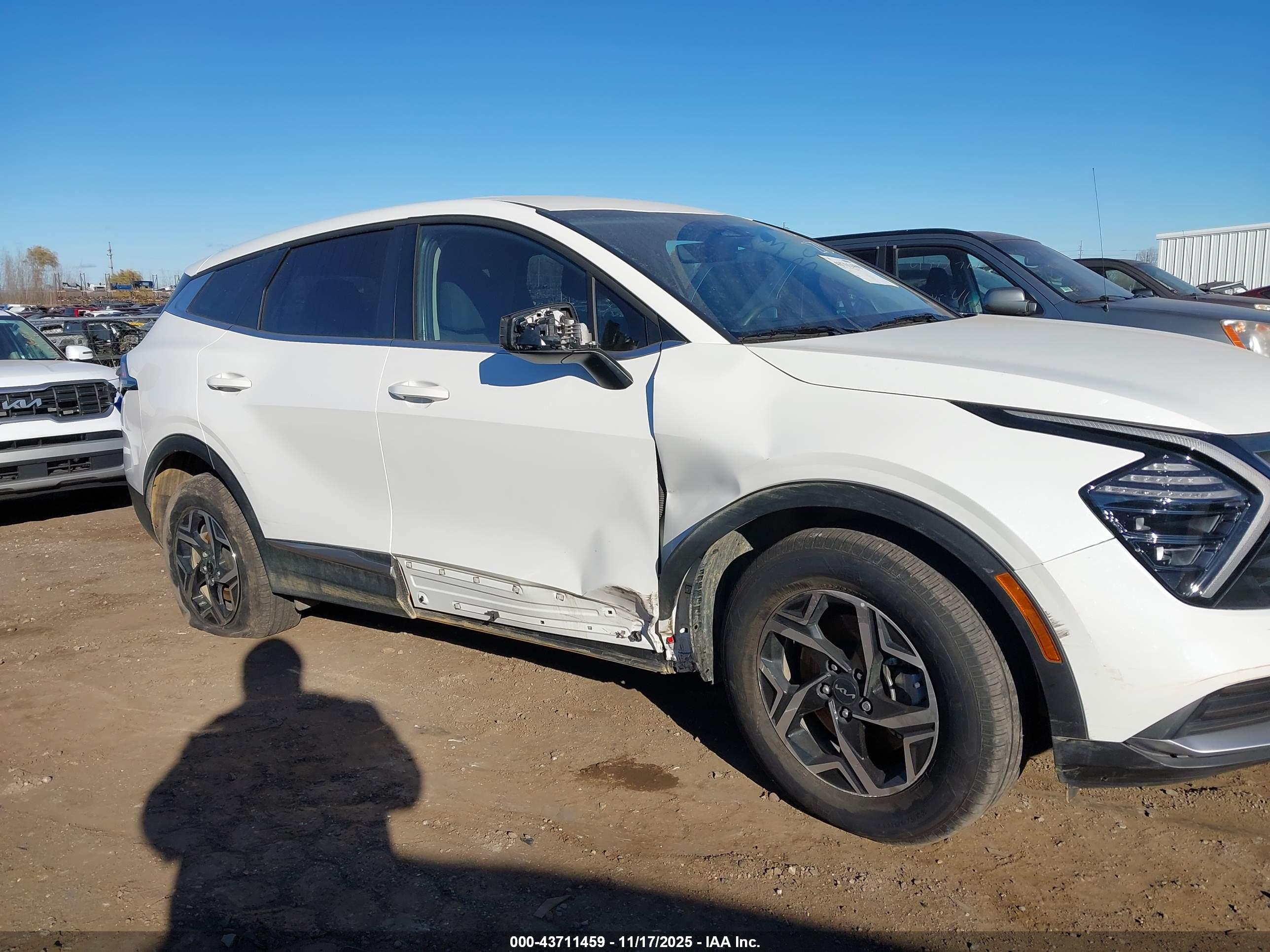 KIA SPORTAGE image 6