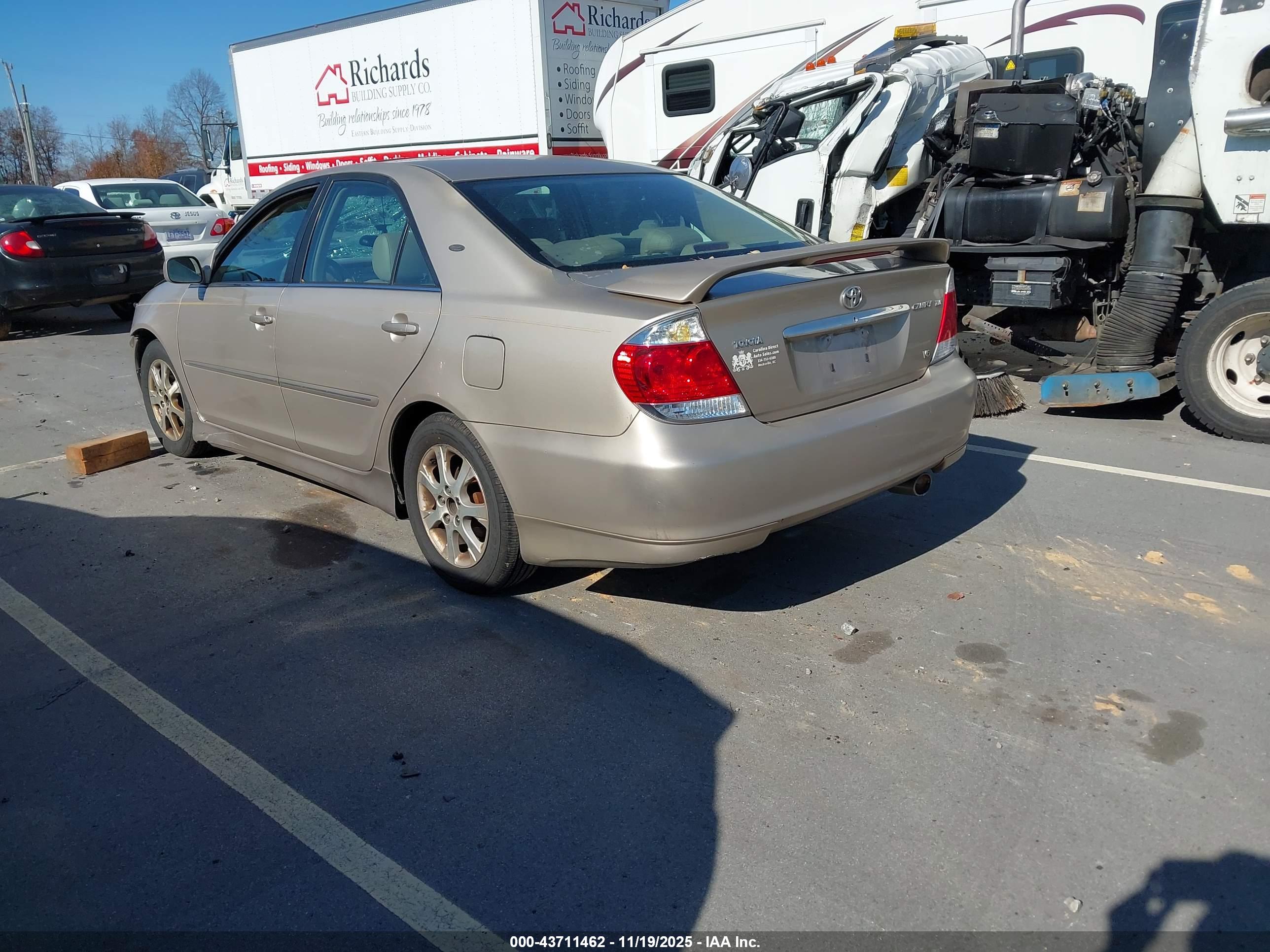 TOYOTA CAMRY image 3