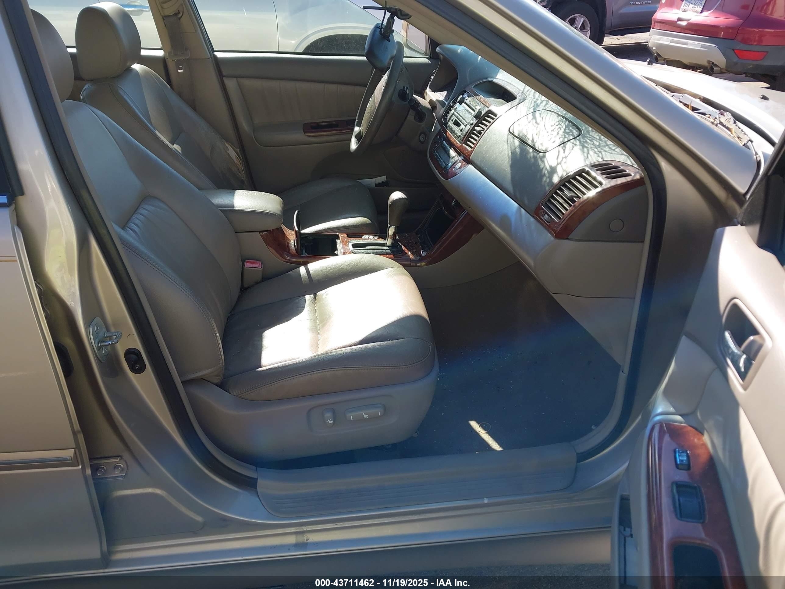 TOYOTA CAMRY image 5