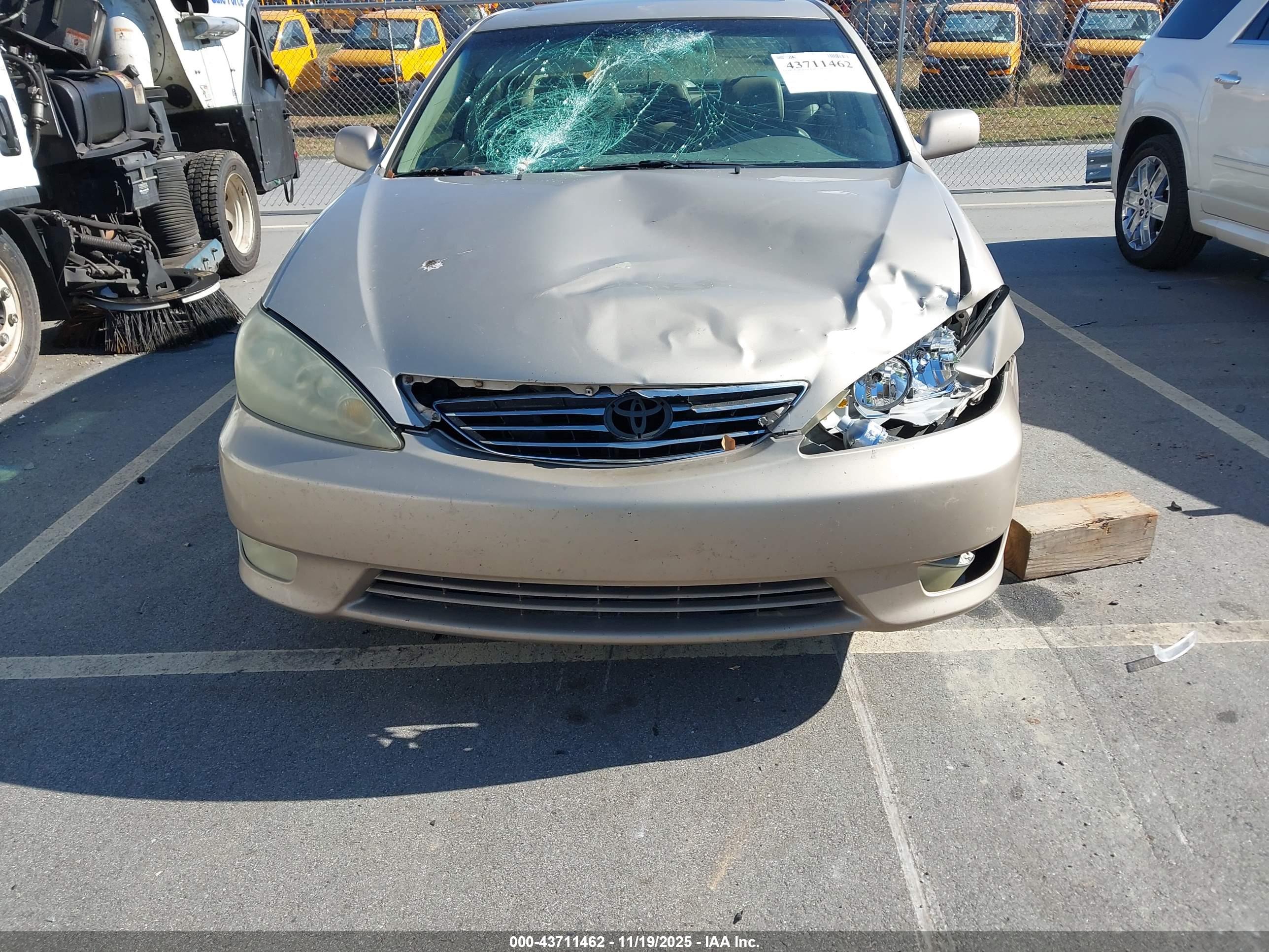 TOYOTA CAMRY image 6