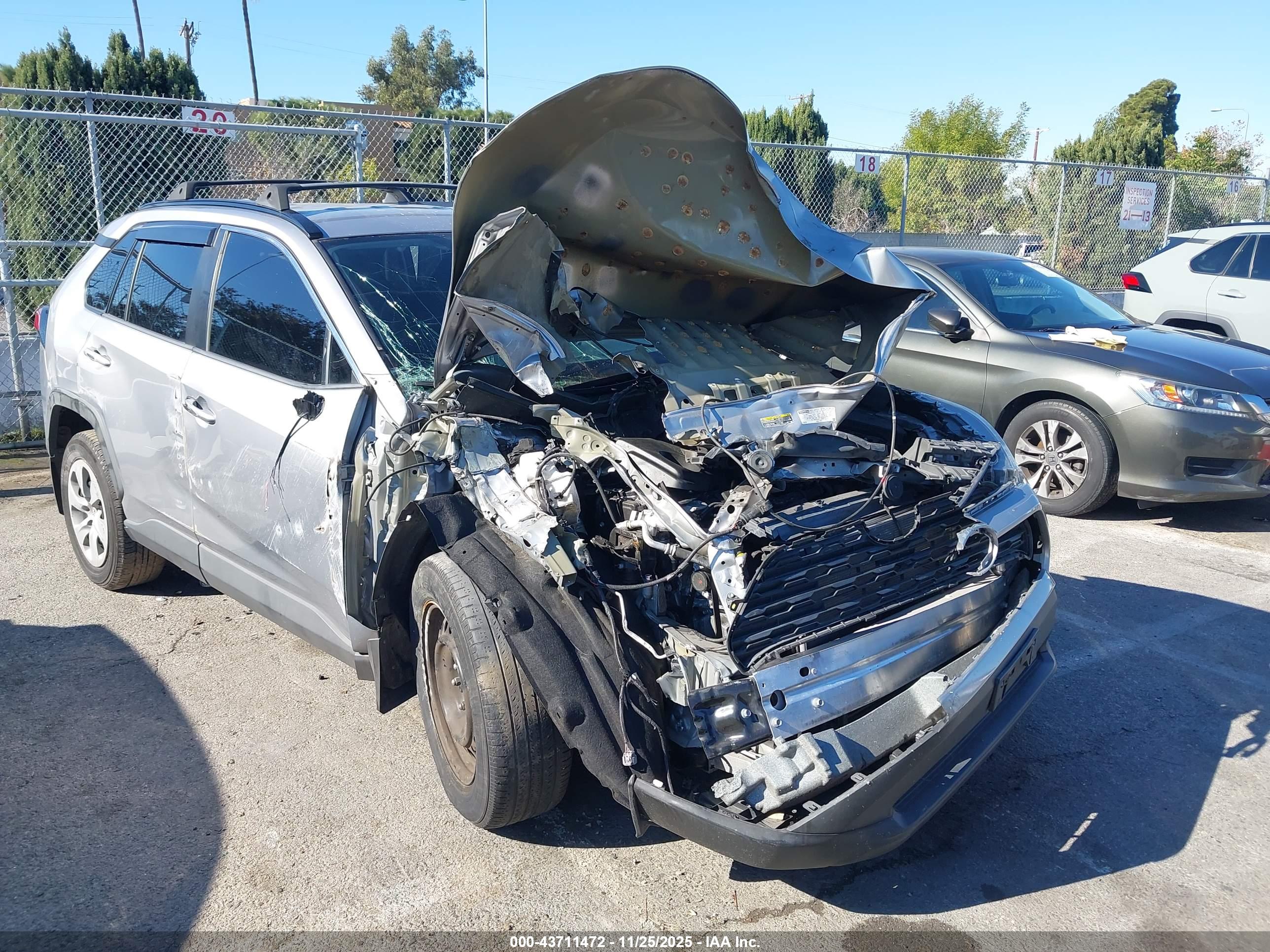 TOYOTA RAV4 image 6