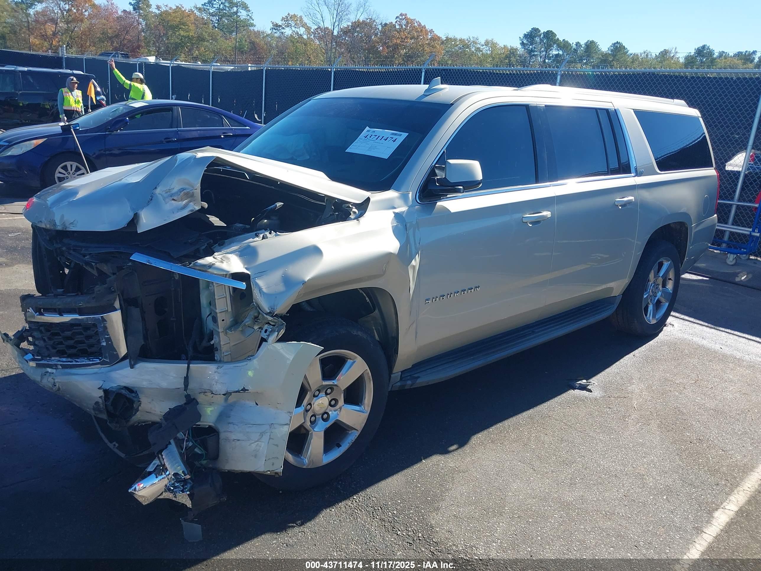 CHEVROLET SUBURBAN image 2