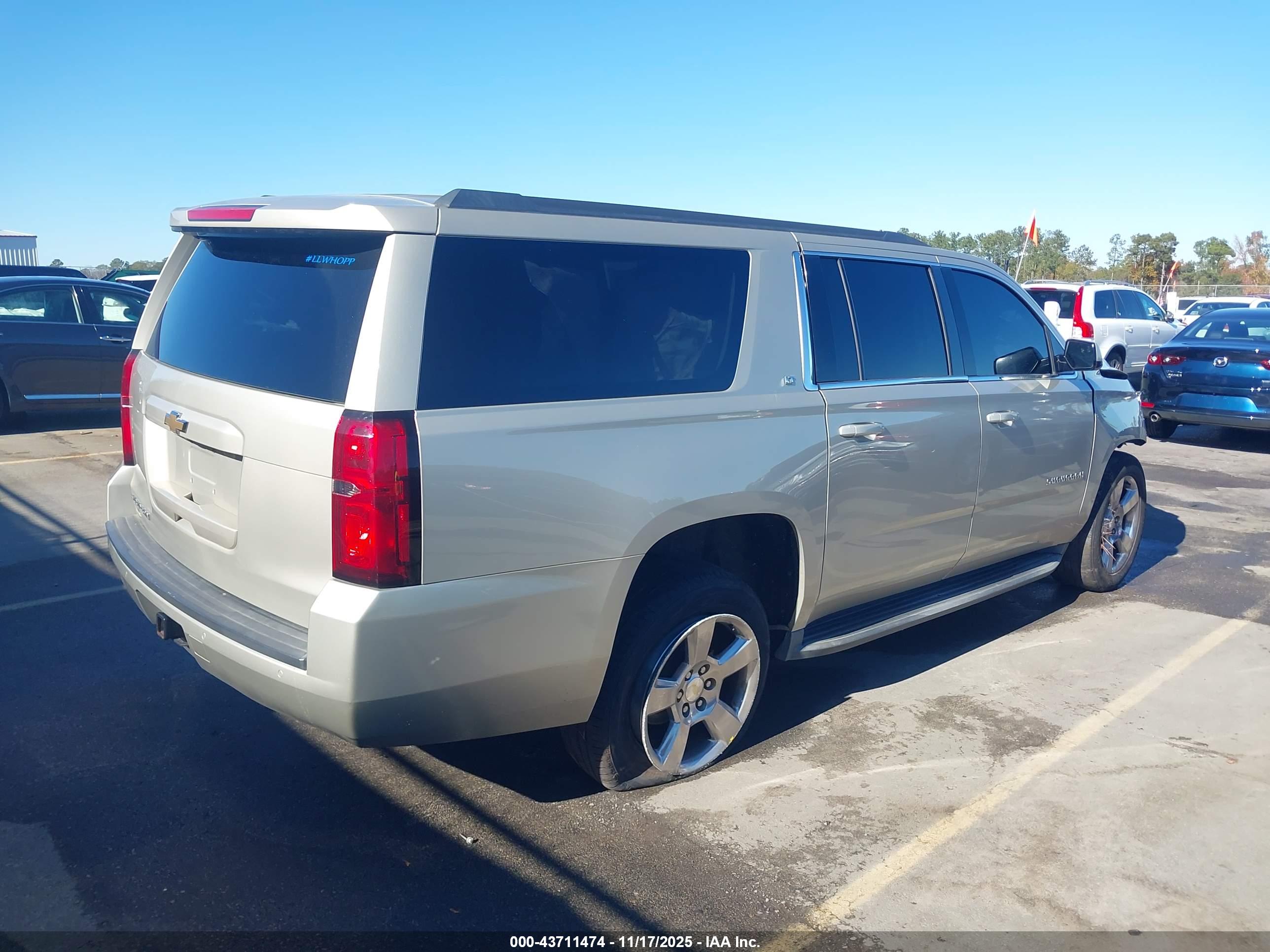 CHEVROLET SUBURBAN image 4