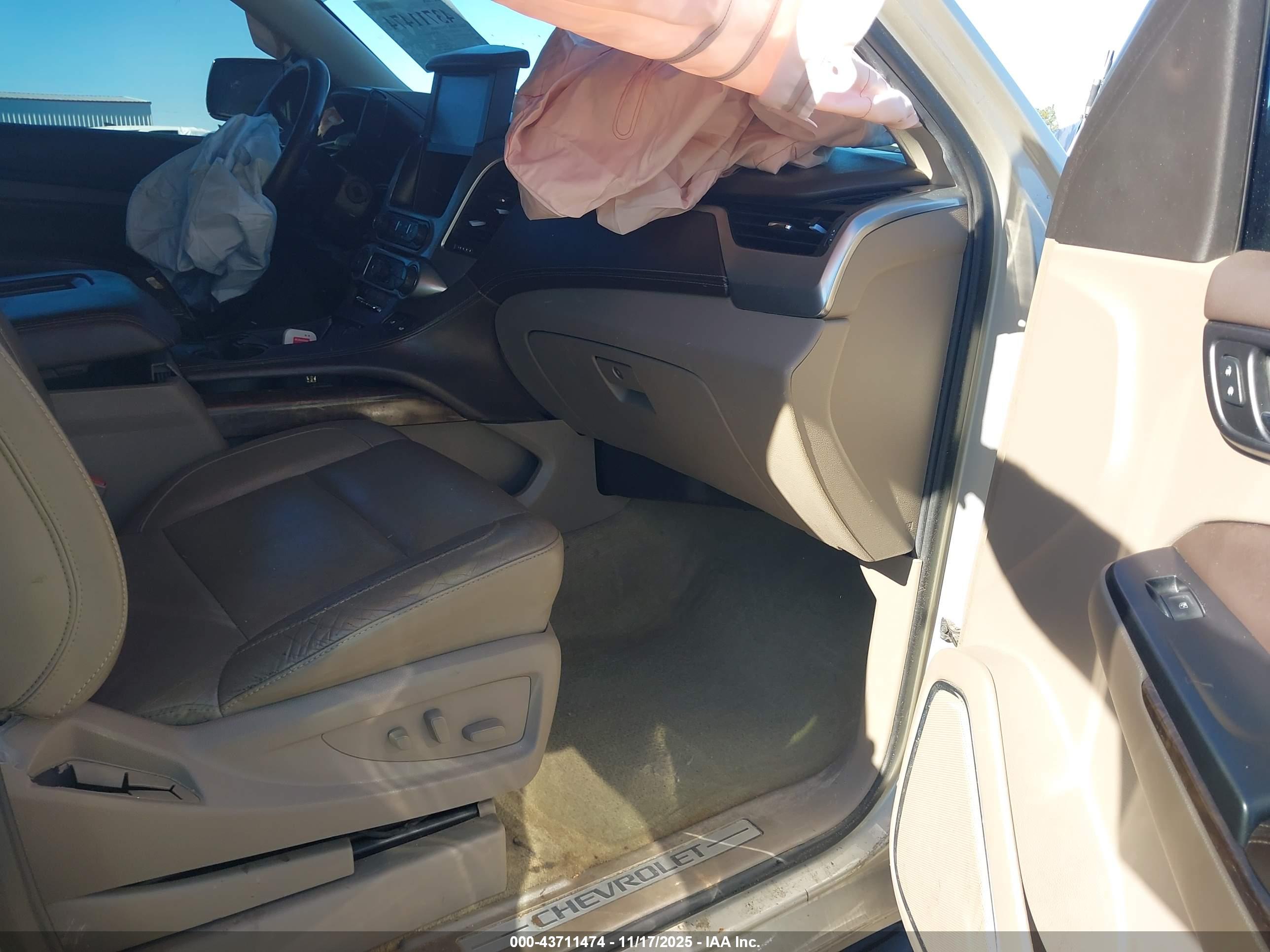 CHEVROLET SUBURBAN image 5