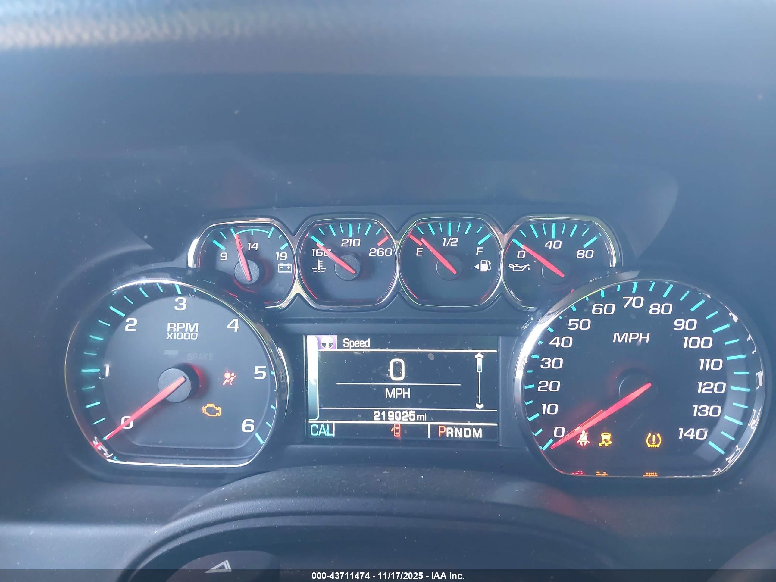 CHEVROLET SUBURBAN image 7