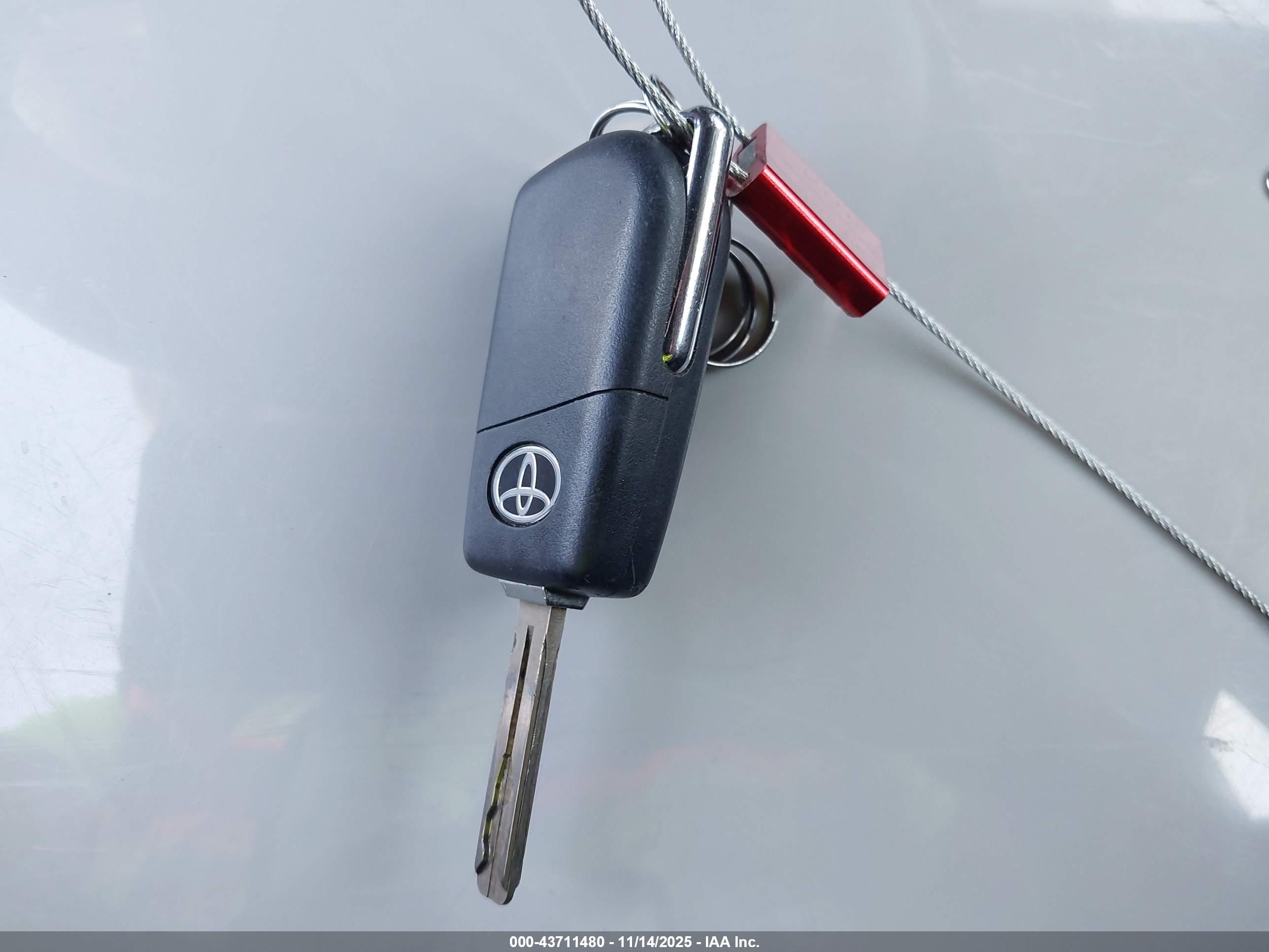 TOYOTA CAMRY image 11