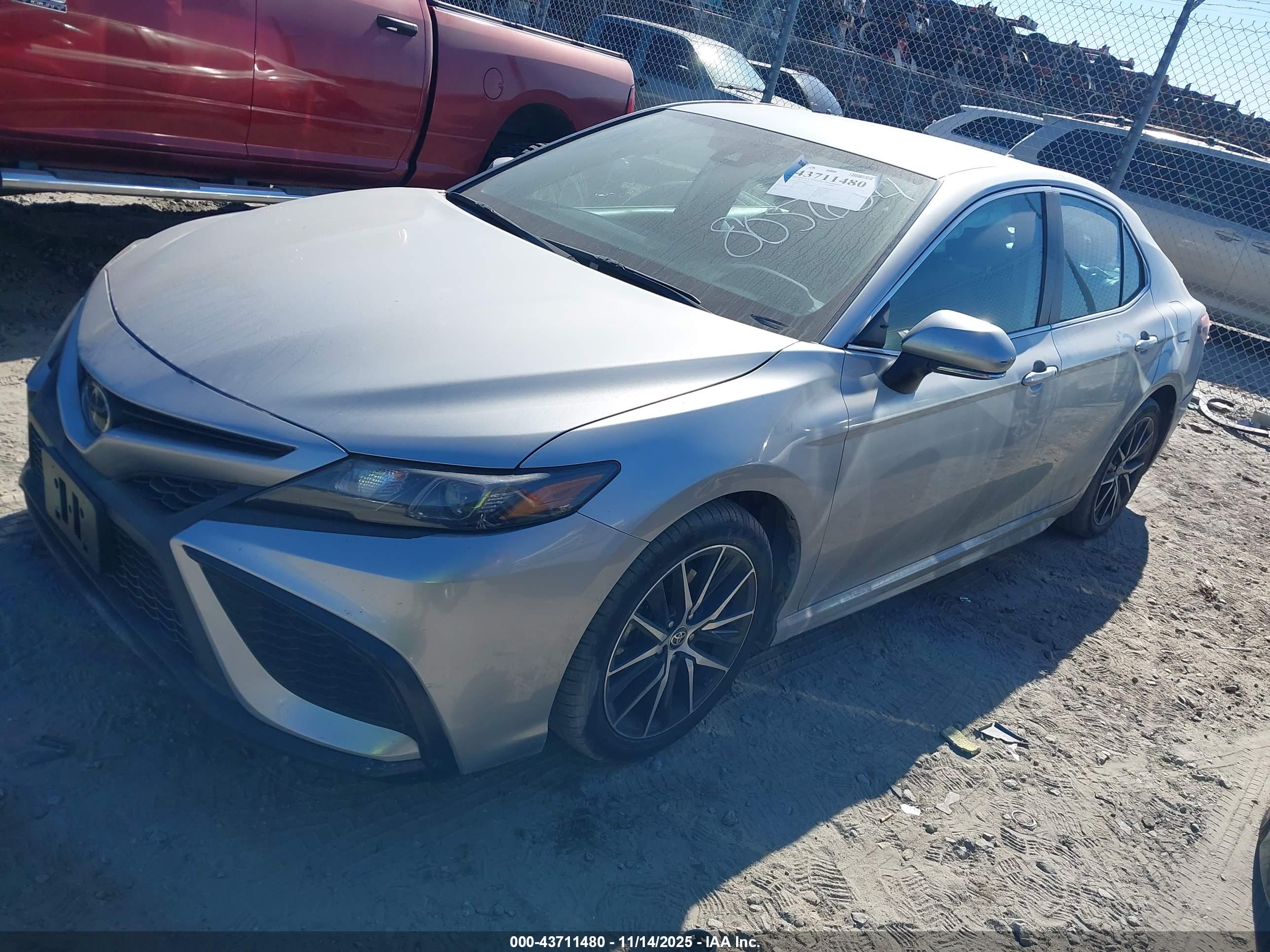 TOYOTA CAMRY image 2