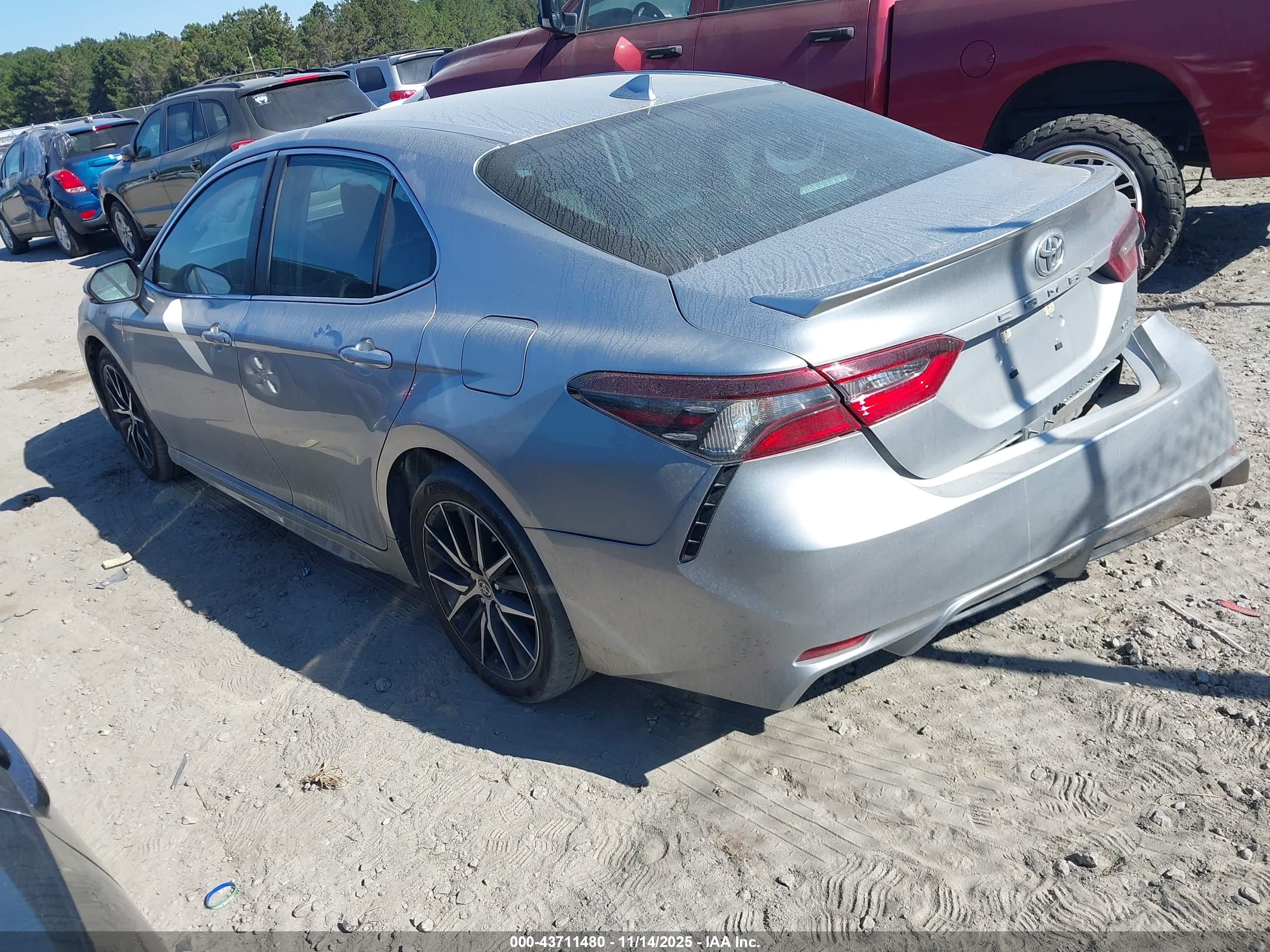 TOYOTA CAMRY image 3