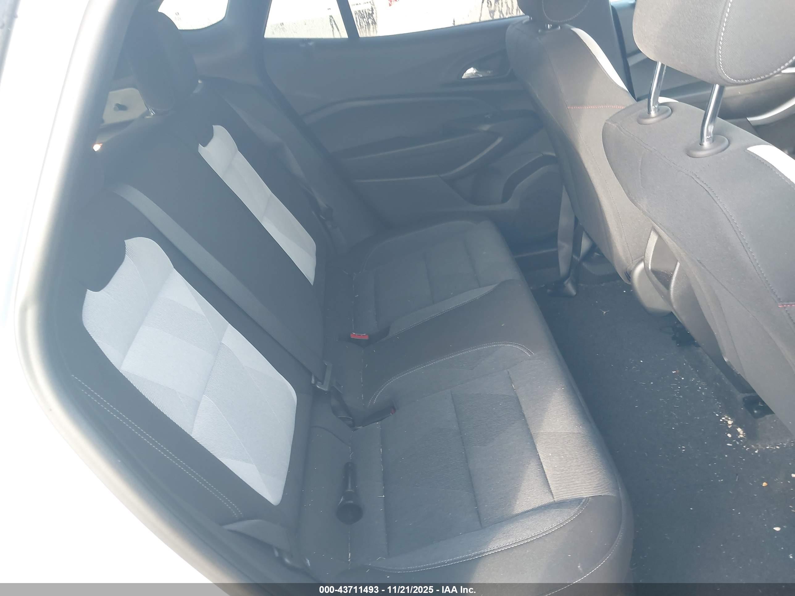 CHEVROLET TRAX image 8
